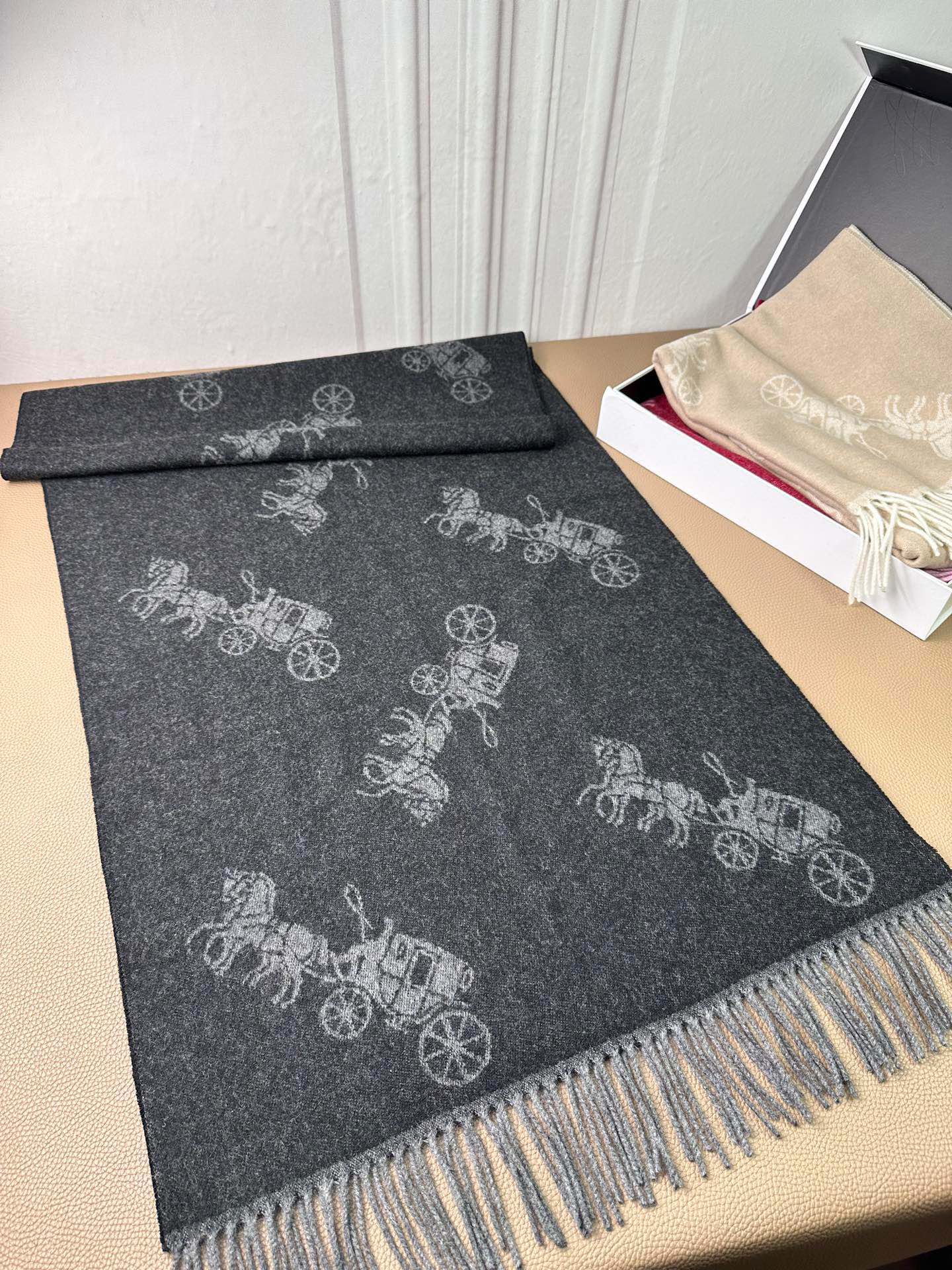 COACH HORSE & CARRIAGE PRINT SCARF 195 CM IN BLACK WOOL 375242