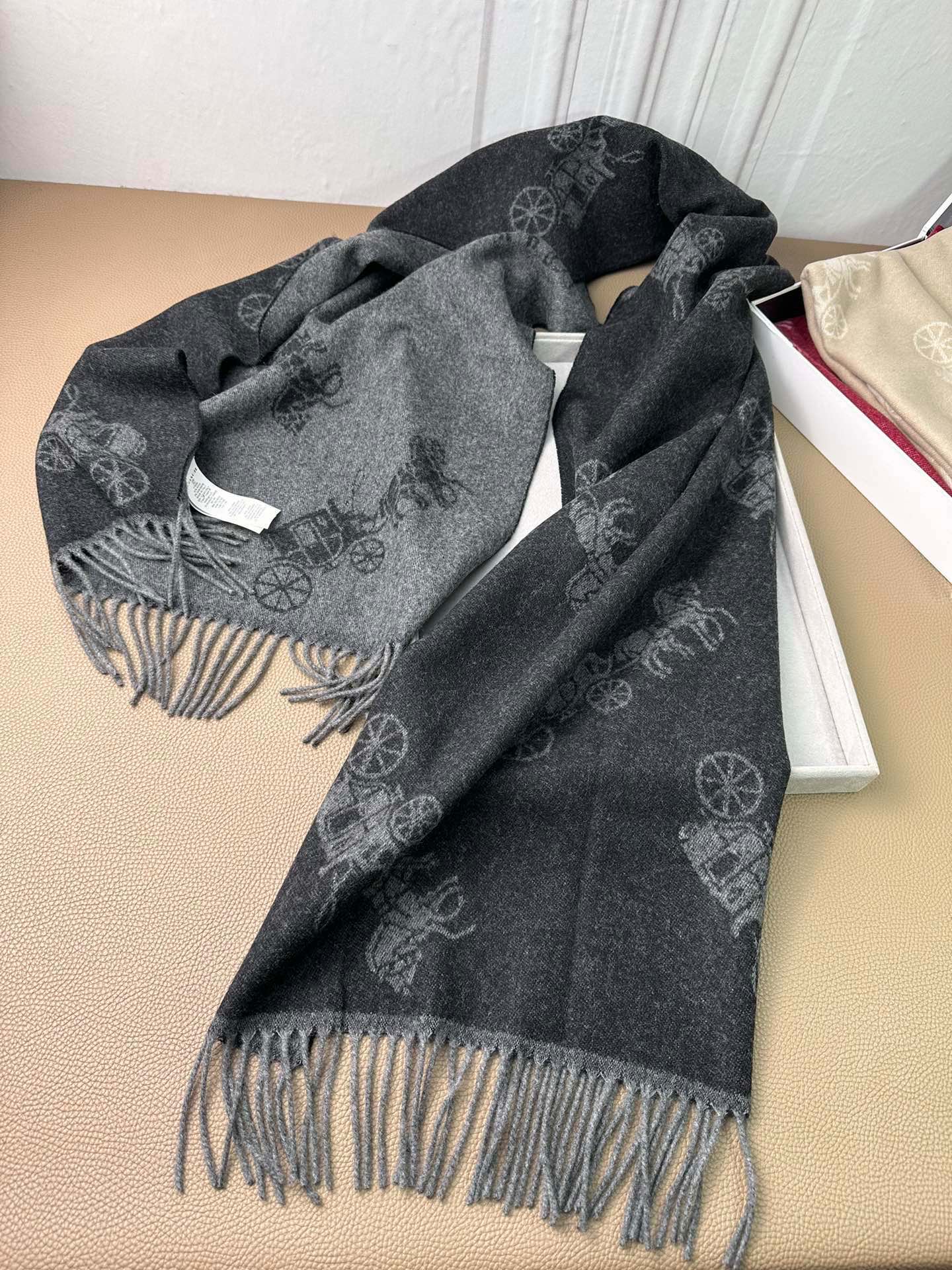 COACH HORSE & CARRIAGE PRINT SCARF 195 CM IN BLACK WOOL 375242