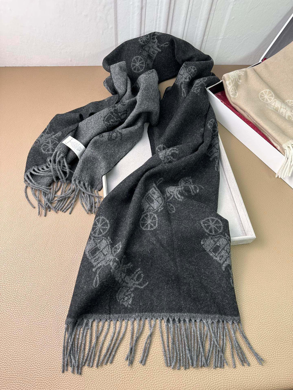 COACH HORSE & CARRIAGE PRINT SCARF 195 CM IN BLACK WOOL 375242