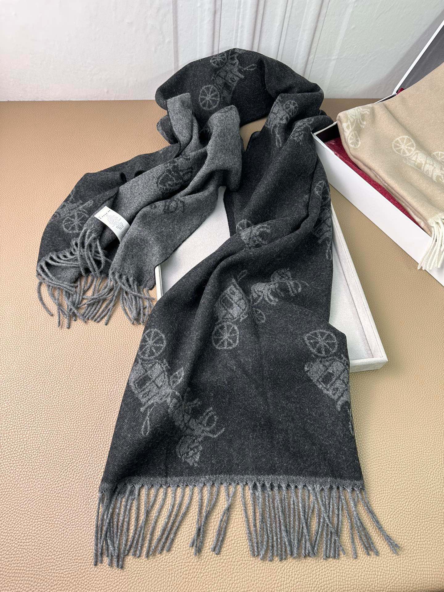COACH HORSE & CARRIAGE PRINT SCARF 195 CM IN BLACK WOOL 375242