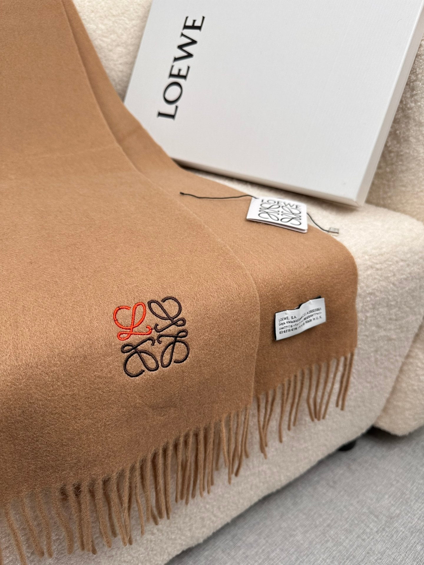 LOEWE SCARF 180 CM IN CAMEL BEIGE CASHMERE 353156