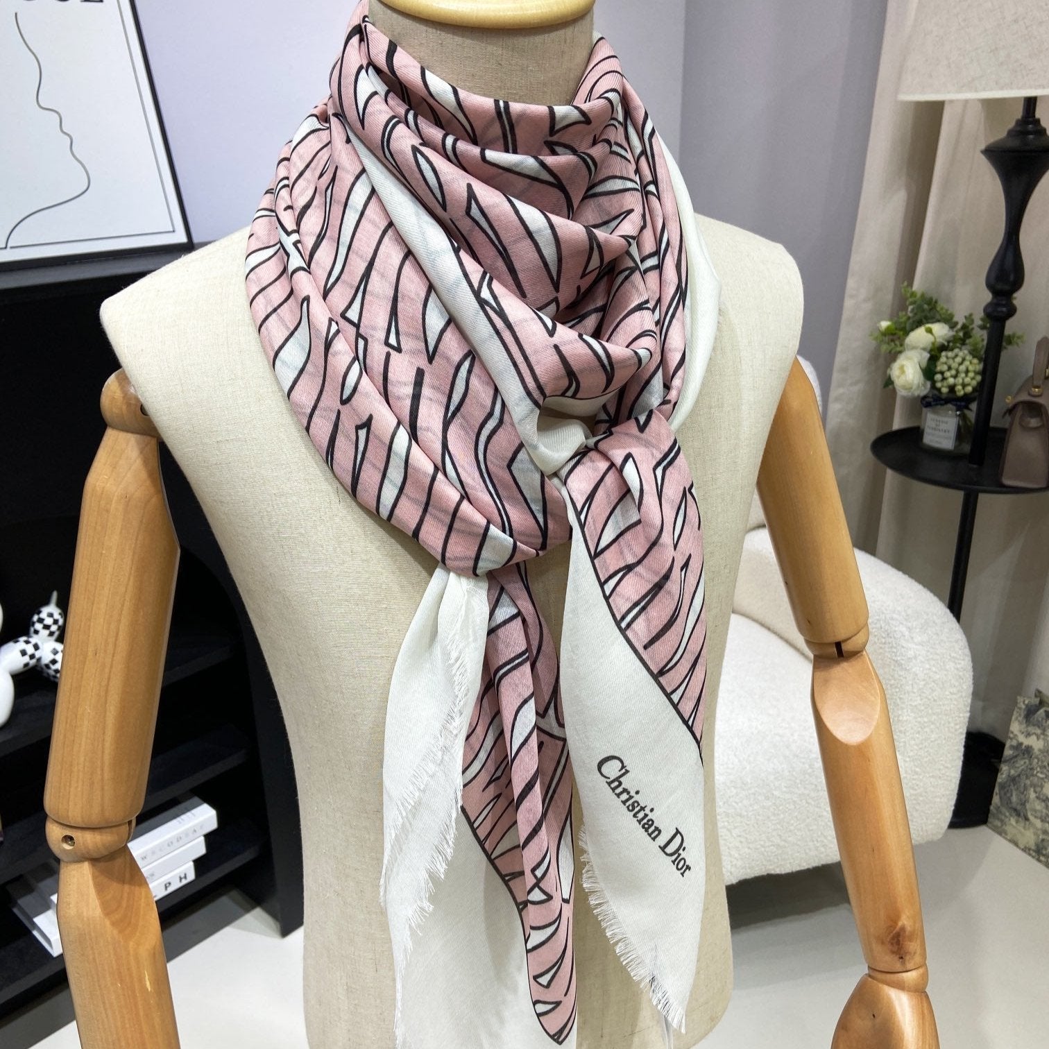 DIOR MISS  ALLOVER SHAWL 140 CM IN PALE PINK MIX WHITE SILK CASHMERE 411631