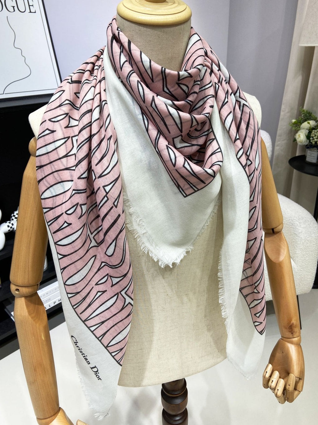 DIOR MISS  ALLOVER SHAWL 140 CM IN PALE PINK MIX WHITE SILK CASHMERE 411631