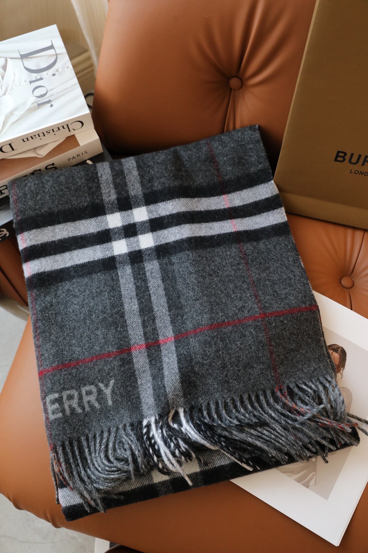 BURBERRY BBR SCARF 140 CM IN CASHMERE 732178