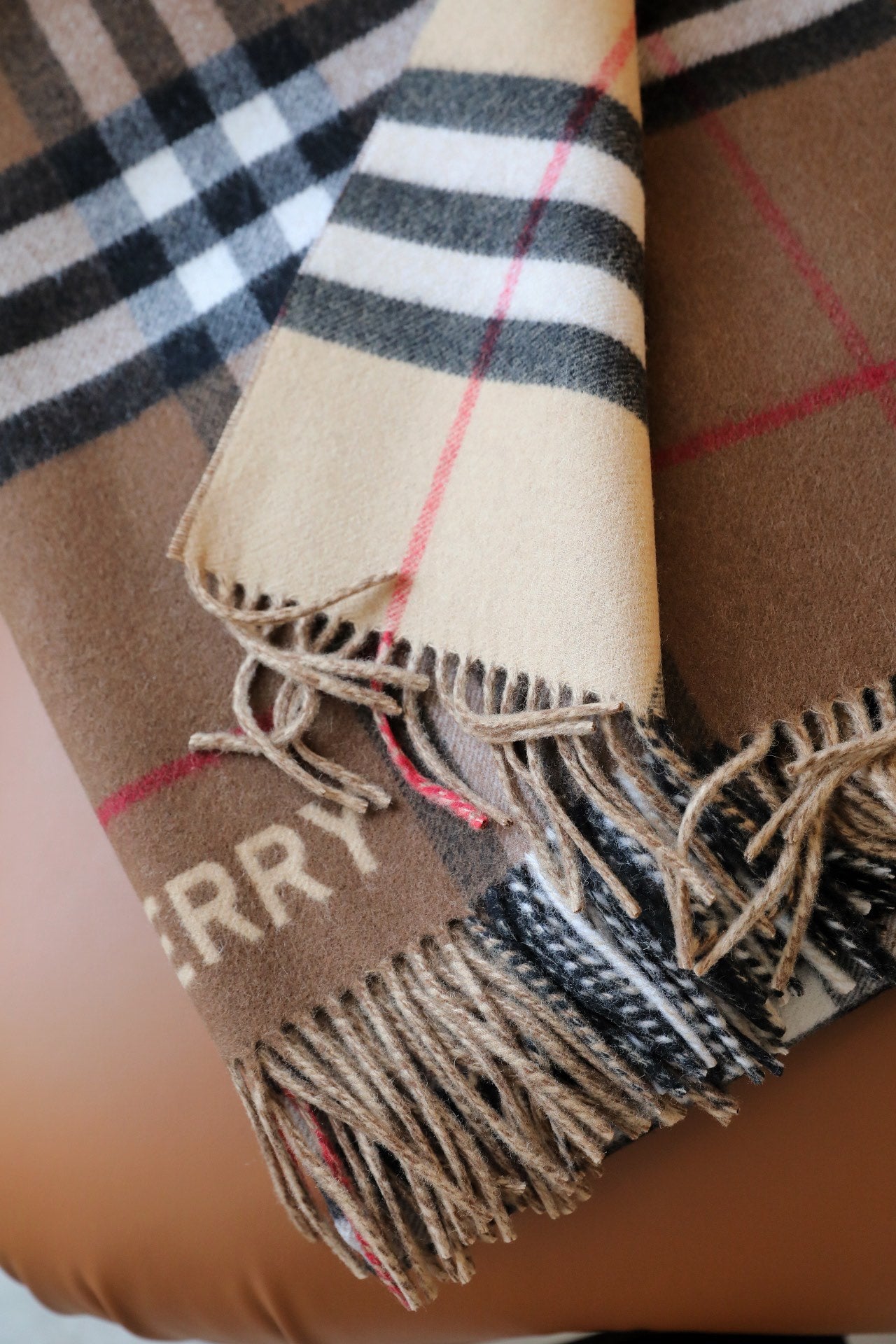 BURBERRY BBR SCARF 140 CM IN CASHMERE 732179