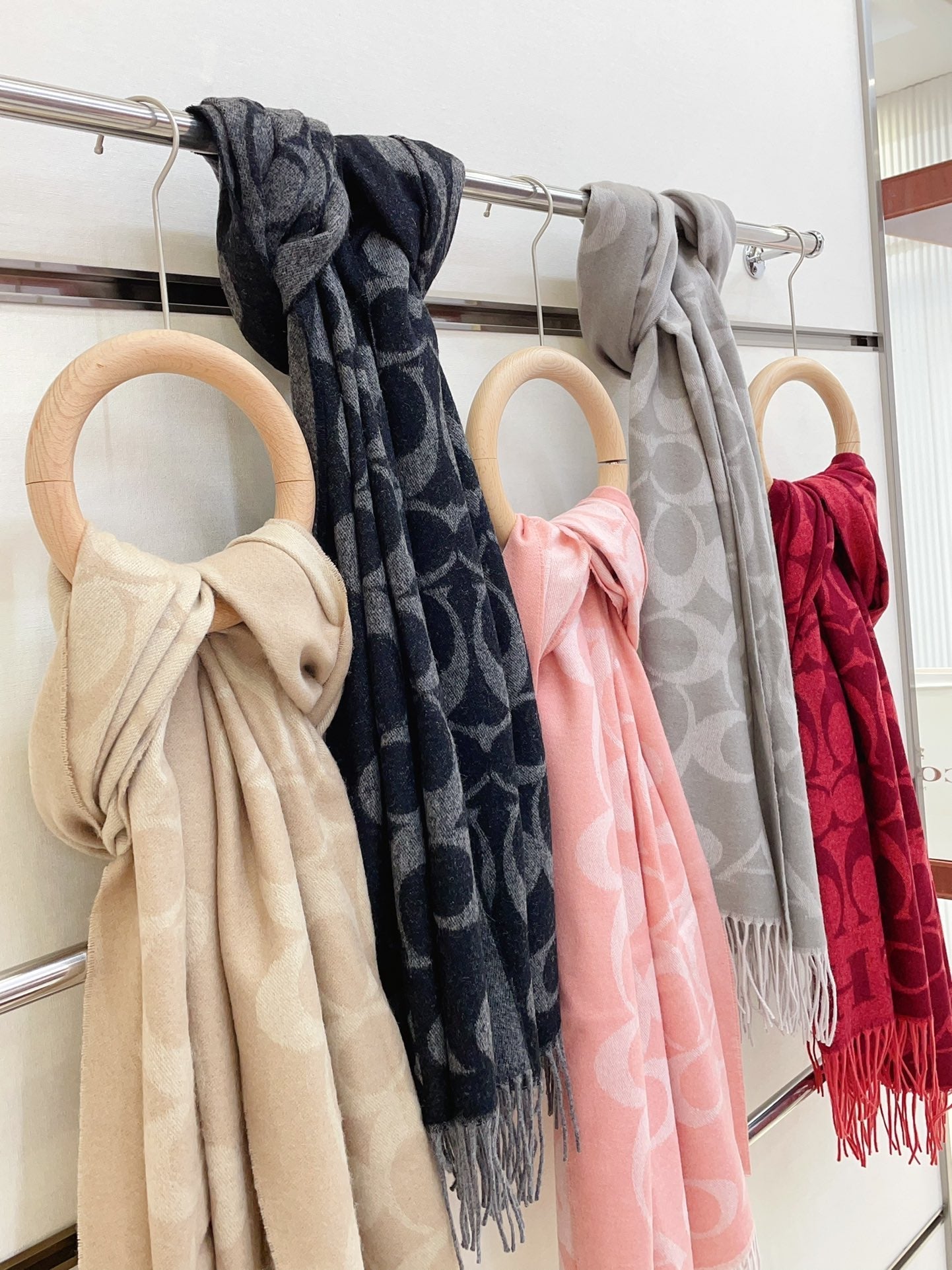 COACH CLASSIC MONOGRAM LOGO WOOL SCARF 195 CM FLAMINGO PINK 316253
