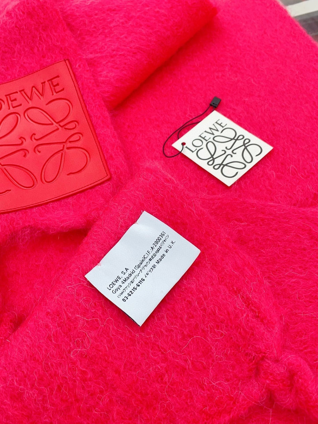 LOEWE SCARF 200 CM IN CHERRY RED MOHAIR 379800