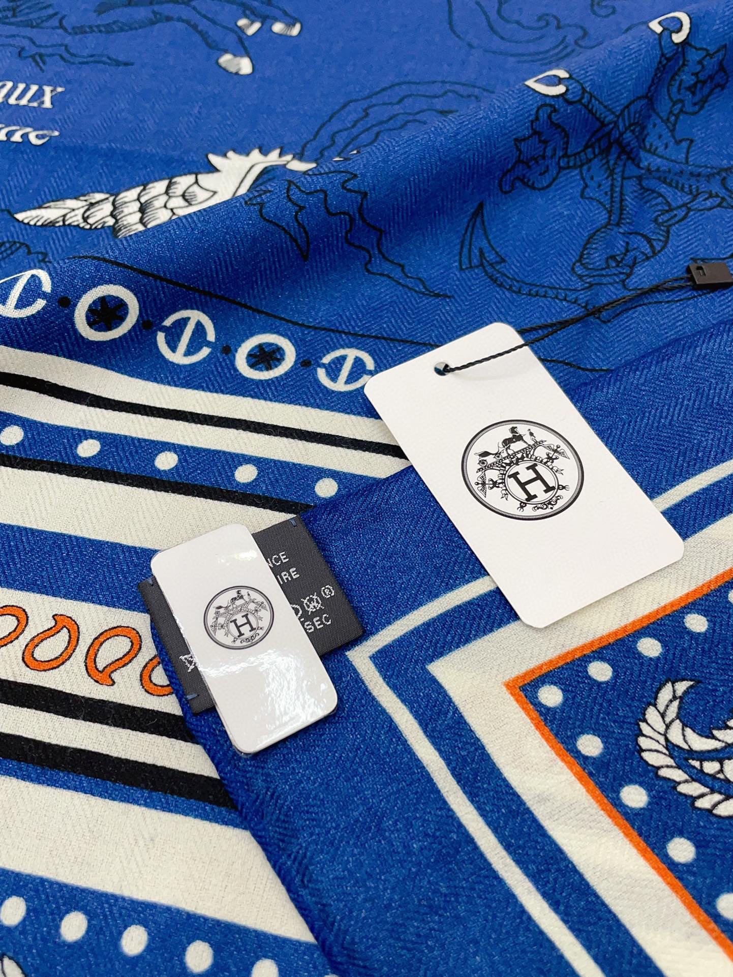 HERMES TATOUAGES MARINS BANDANA SHAWL 135 CM COLORFUL 385443
