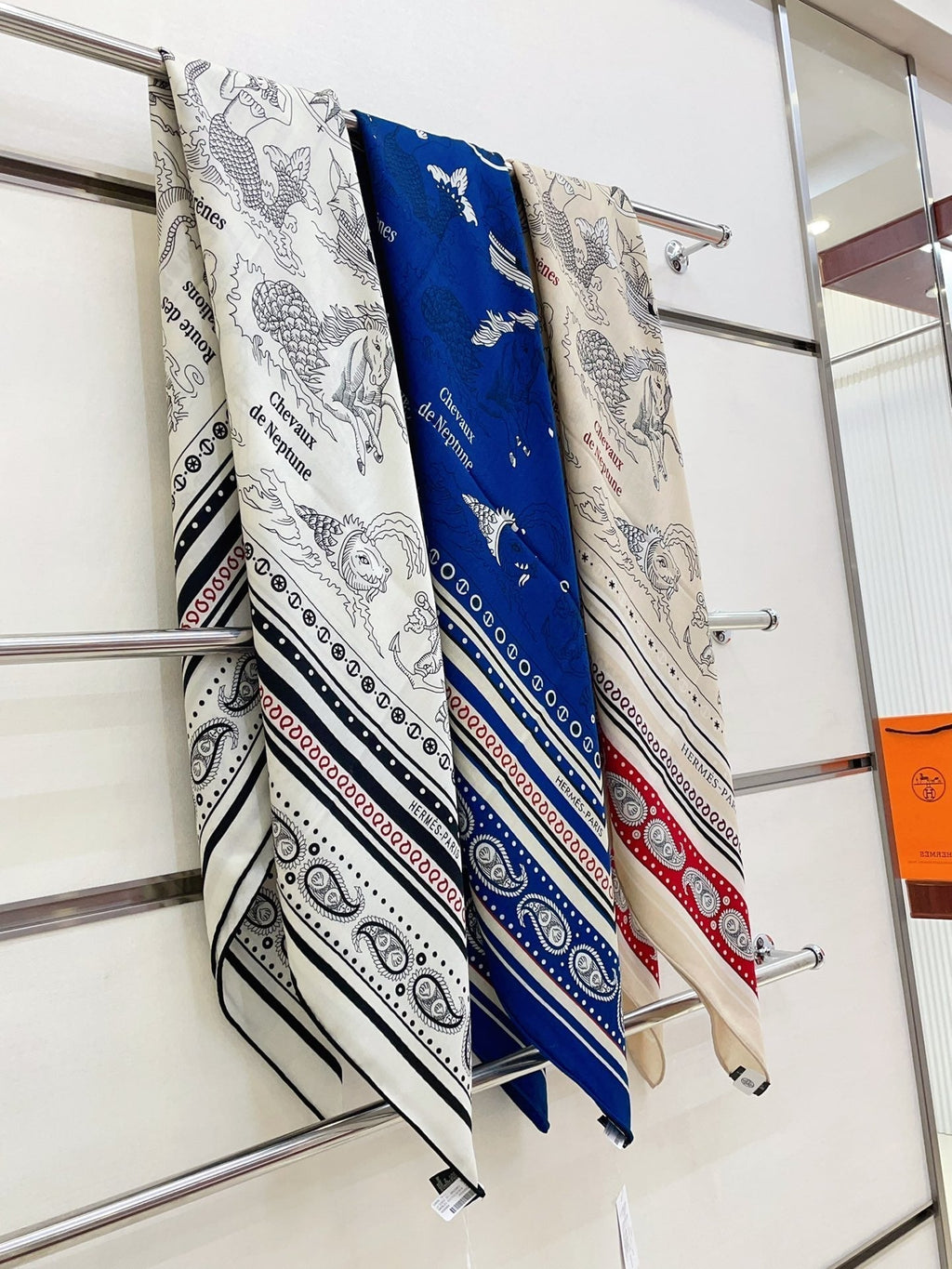 HERMES TATOUAGES MARINS BANDANA SHAWL 135 CM COLORFUL 385443