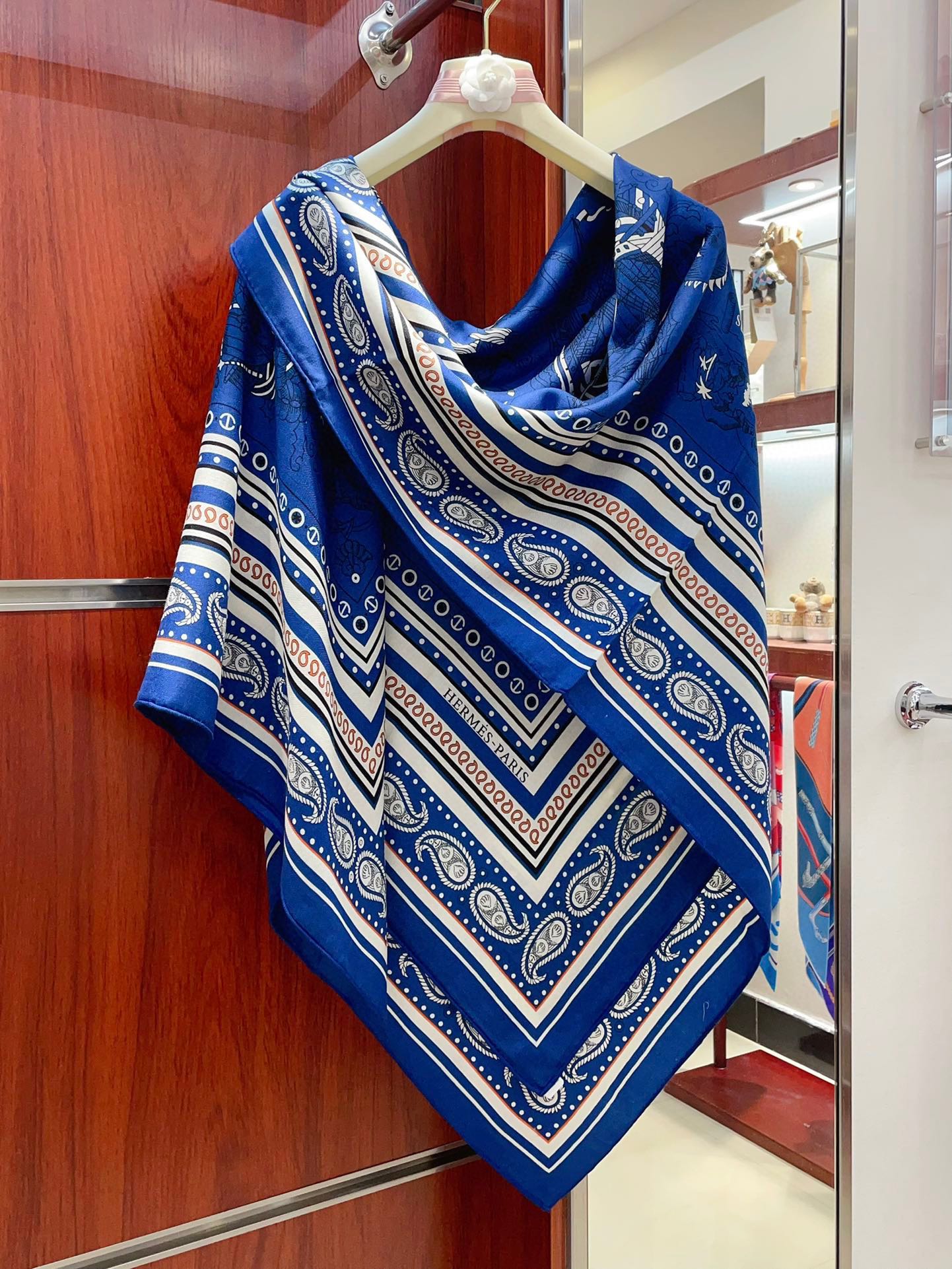 HERMES TATOUAGES MARINS BANDANA SHAWL 135 CM COLORFUL 385443