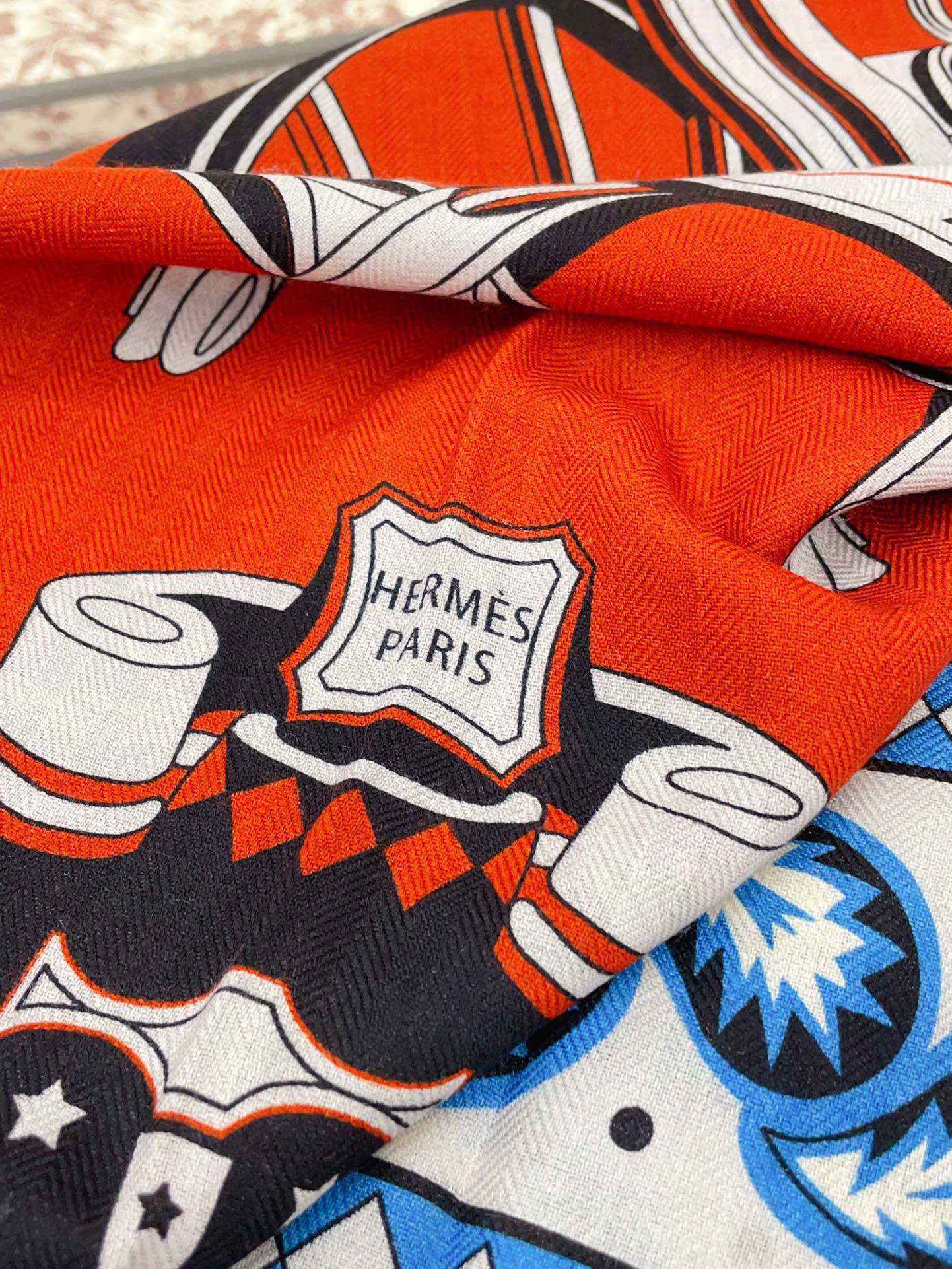 HERMES LES ROUES DE PHAETON BANDANA SHAWL 140 CM COLORFUL 385446