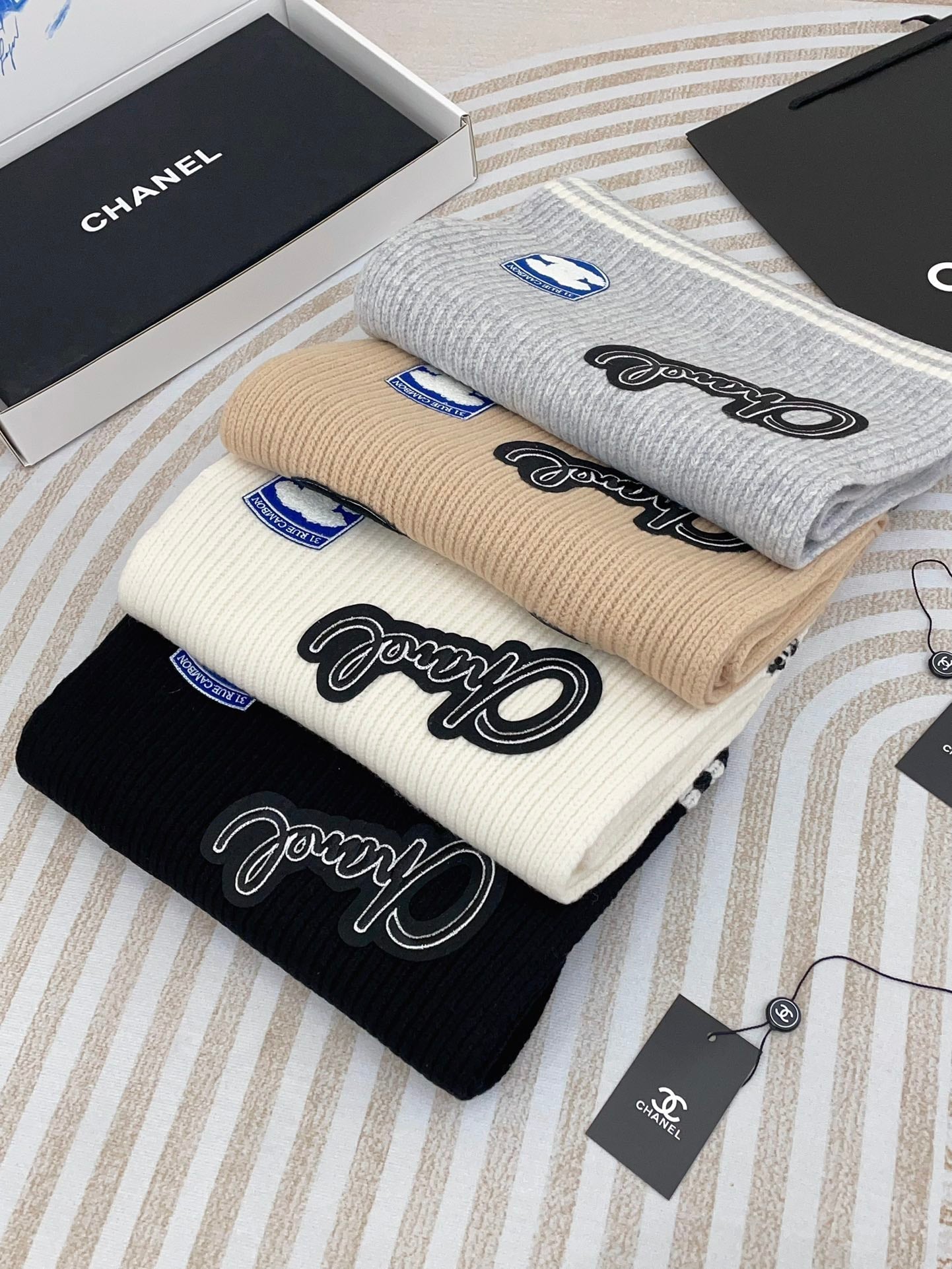 CHANEL SCARF 180 CM IN CLOUD GRAY PURE CASHMERE WITH STICKER 389999