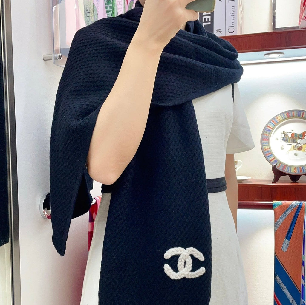 CHANEL SCARF 190 CM IN BLACK CASHMERE 393184