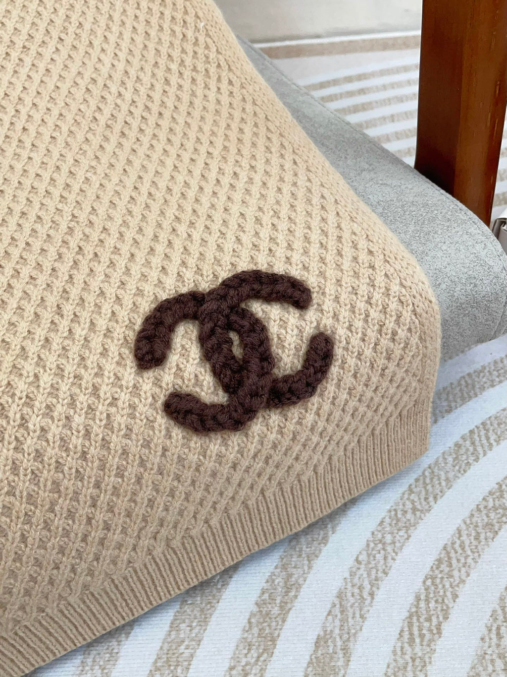 CHANEL SCARF 190 CM IN DESERT BROWN CASHMERE 393185
