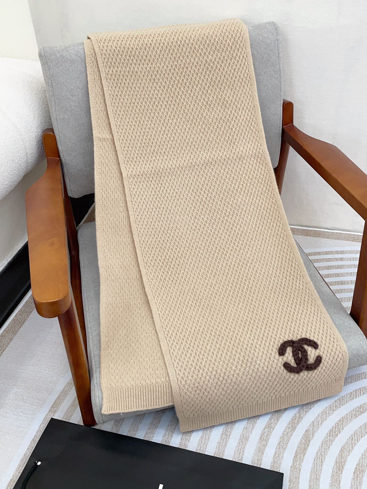 CHANEL SCARF 190 CM IN DESERT BROWN CASHMERE 393185