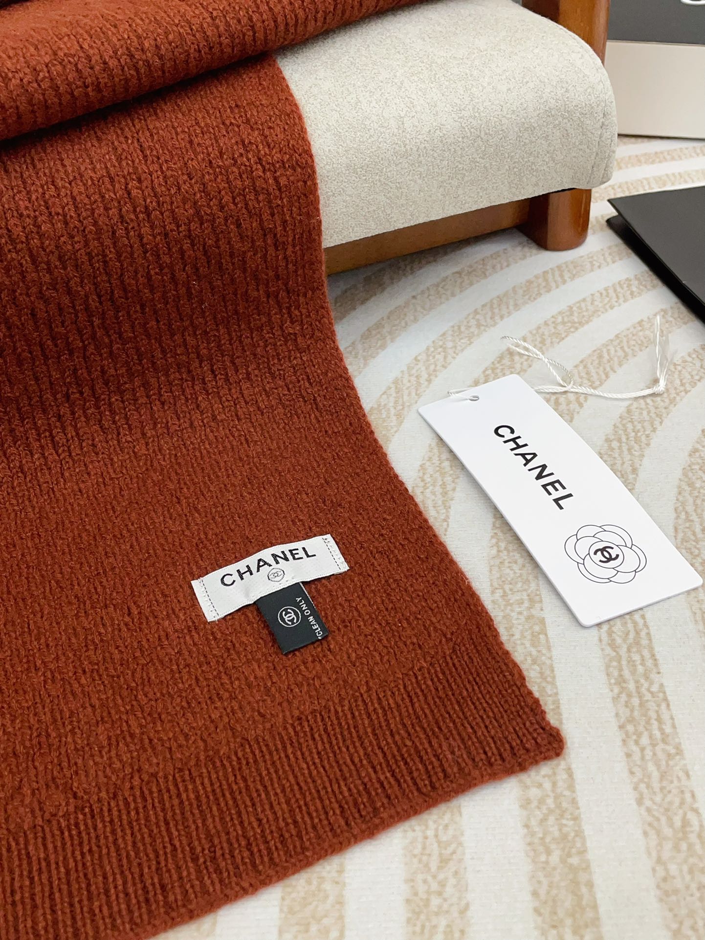 CHANEL SCARF 190 CM IN RED BROWN CASHMERE 393186