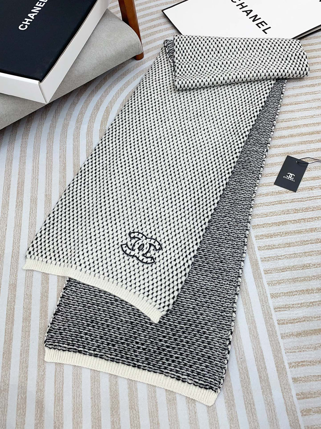 CHANEL SCARF 180 CM IN WHITE MIX BLACK CASHMERE  394592