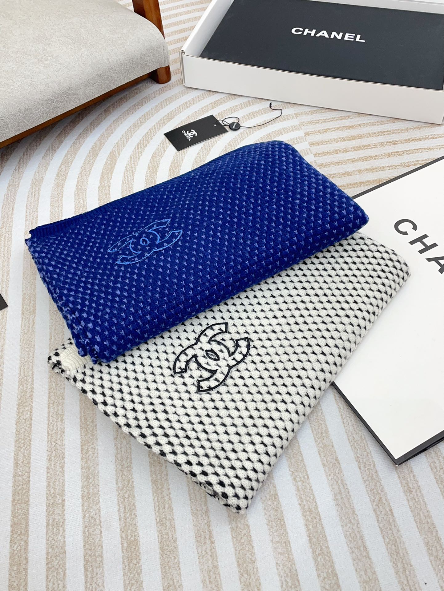 CHANEL SCARF 180 CM IN WHITE MIX BLACK CASHMERE  394592