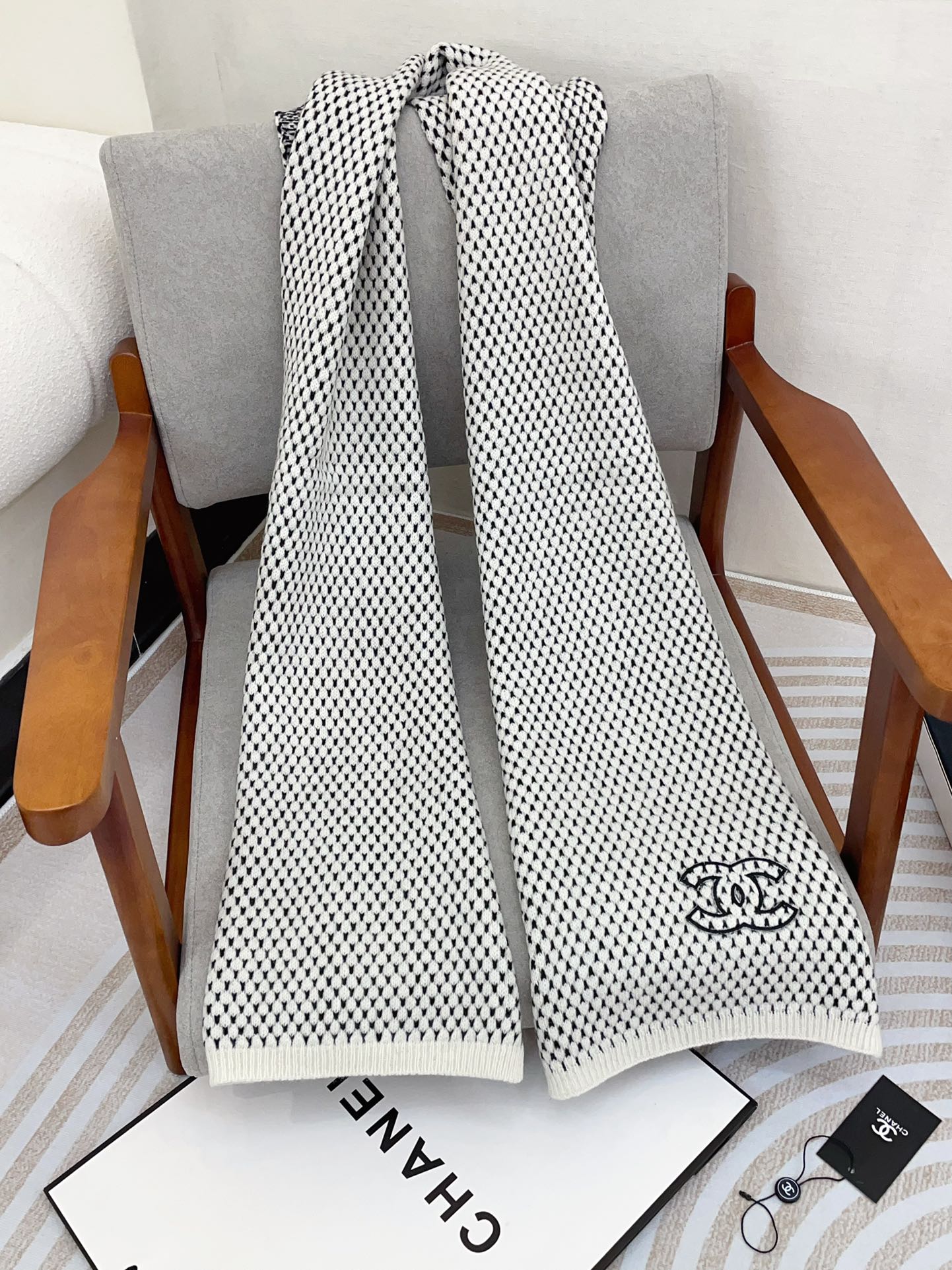 CHANEL SCARF 180 CM IN WHITE MIX BLACK CASHMERE  394592