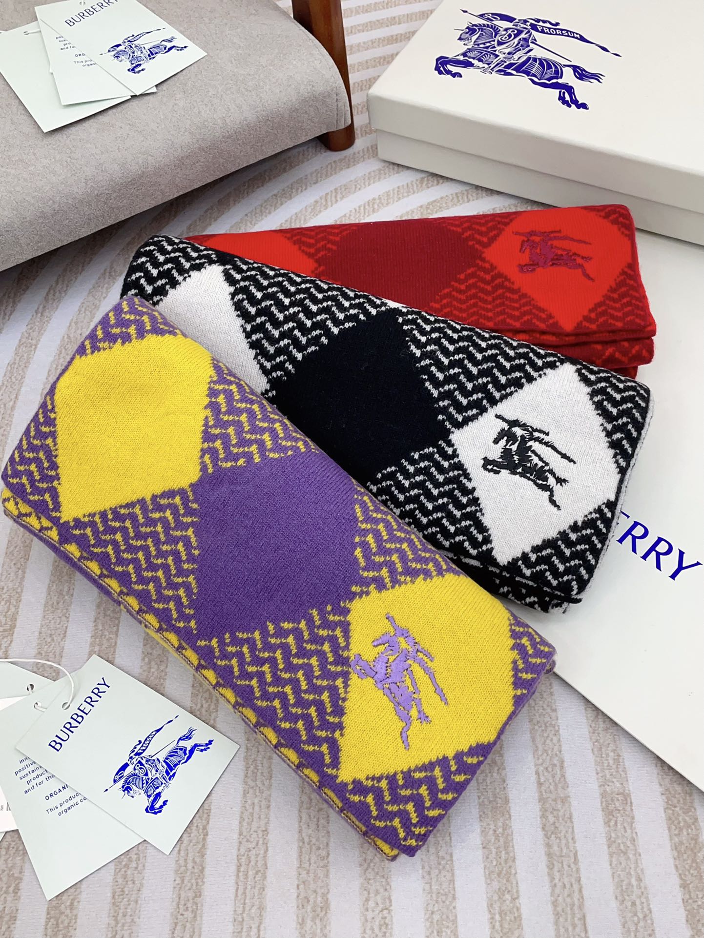 BURBERRY ARGYLE WOOL SCARF 190 CM VIOLET MIX BRIGHT YELLOW 394595