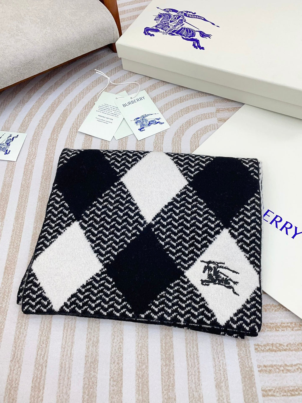 BURBERRY ARGYLE WOOL SCARF 190 CM BLACK MIX WHITE 394596