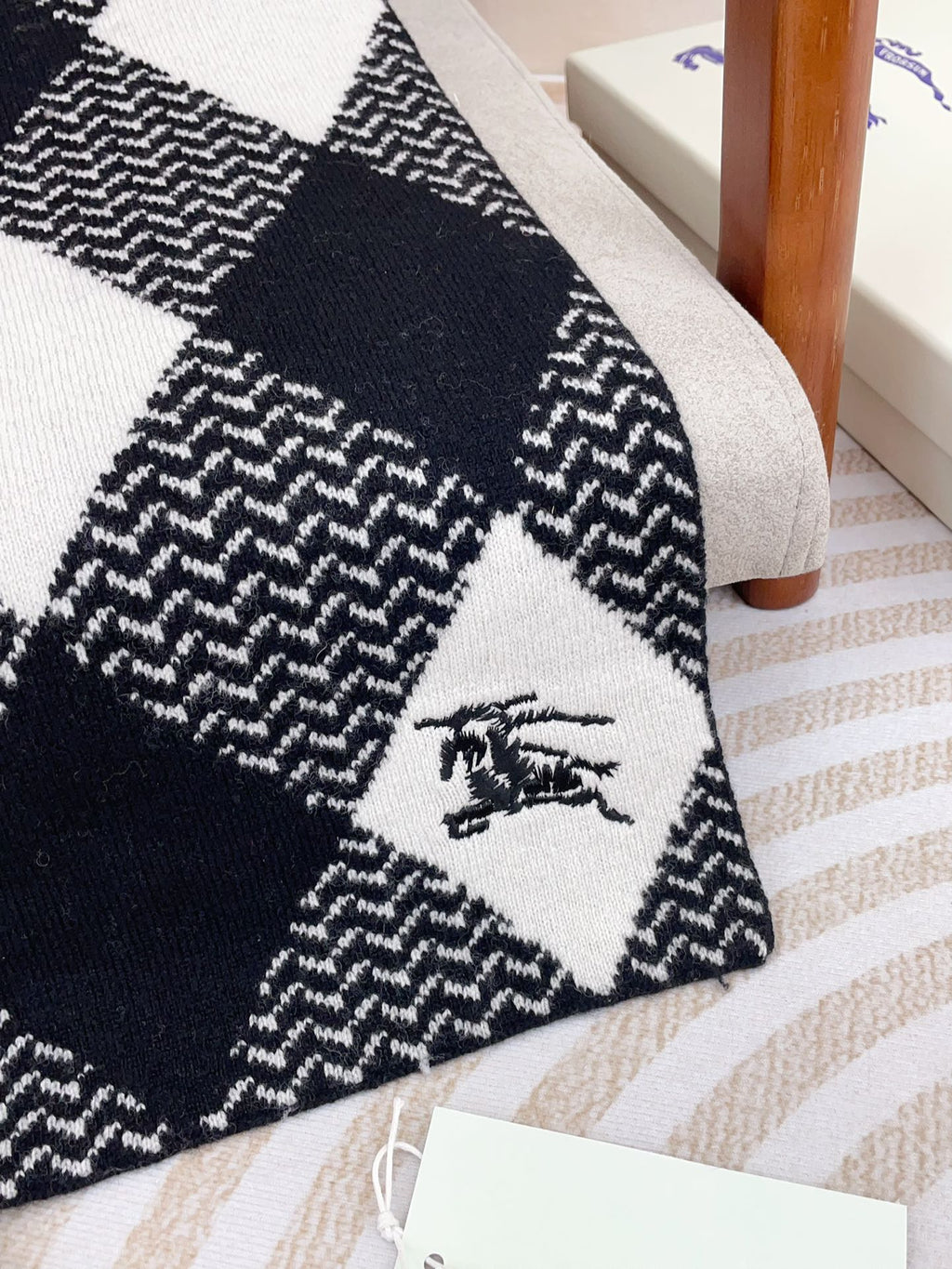 BURBERRY ARGYLE WOOL SCARF 190 CM BLACK MIX WHITE 394596