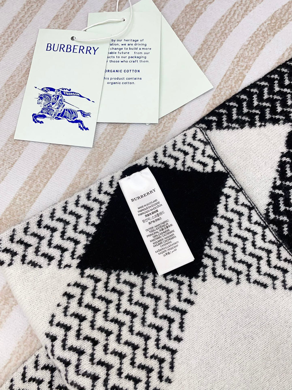 BURBERRY ARGYLE WOOL SCARF 190 CM BLACK MIX WHITE 394596