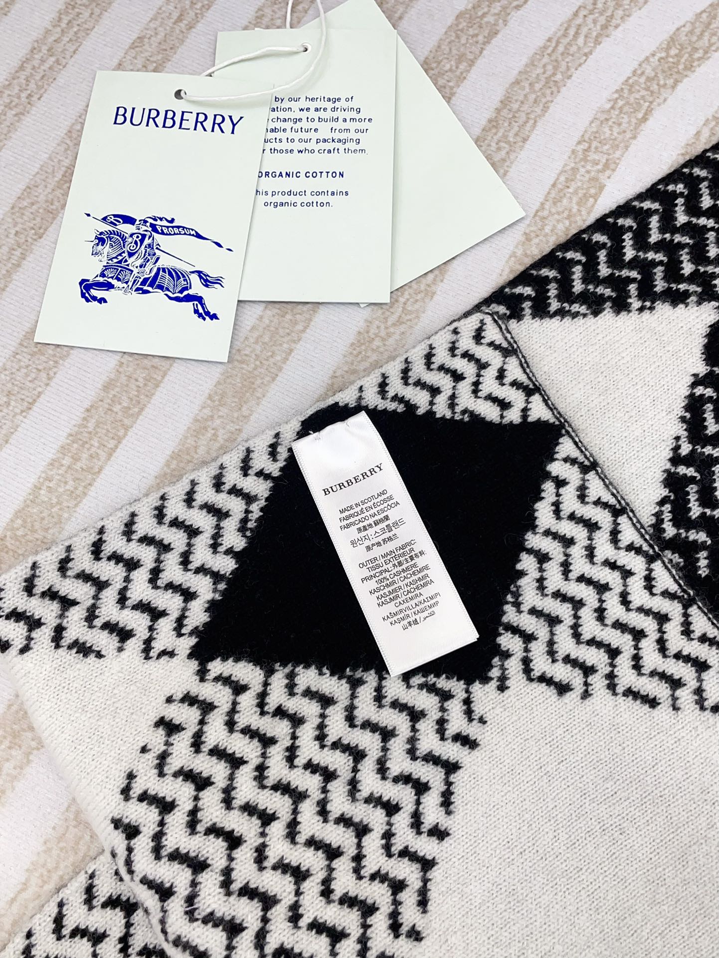 BURBERRY ARGYLE WOOL SCARF 190 CM BLACK MIX WHITE 394596