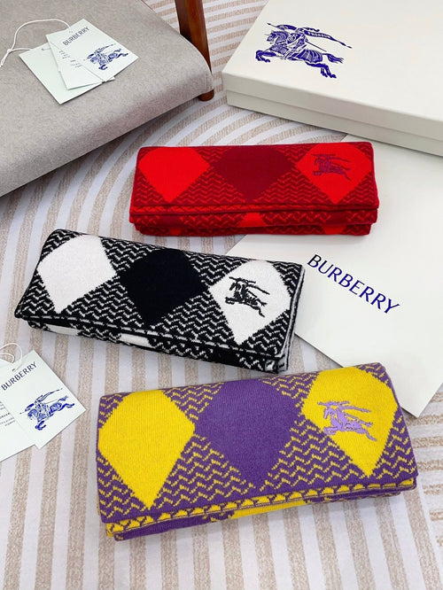 BURBERRY ARGYLE WOOL SCARF 190 CM CHERRY RED 394597