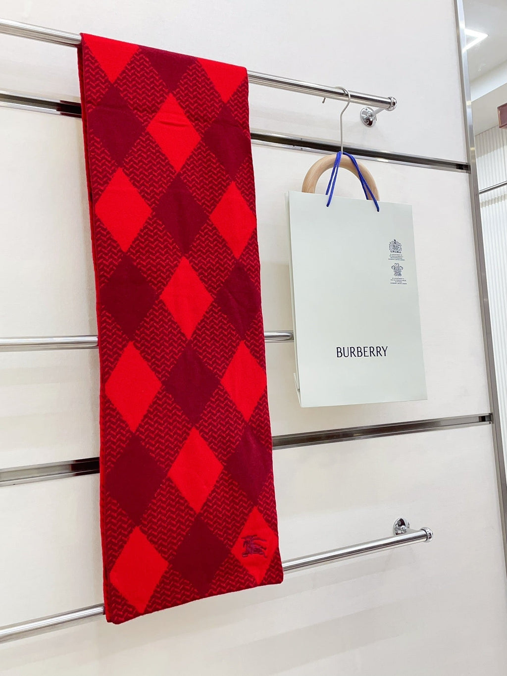 BURBERRY ARGYLE WOOL SCARF 190 CM CHERRY RED 394597