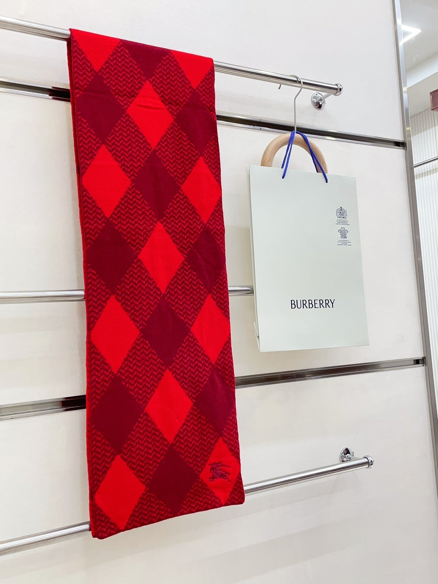 BURBERRY ARGYLE WOOL SCARF 190 CM CHERRY RED 394597