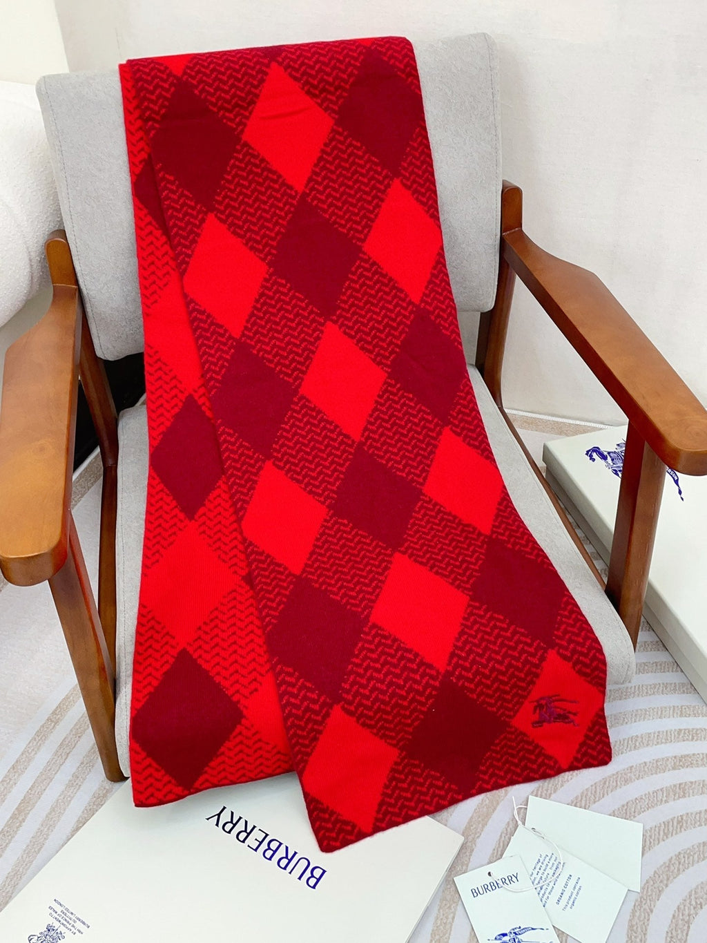 BURBERRY ARGYLE WOOL SCARF 190 CM CHERRY RED 394597