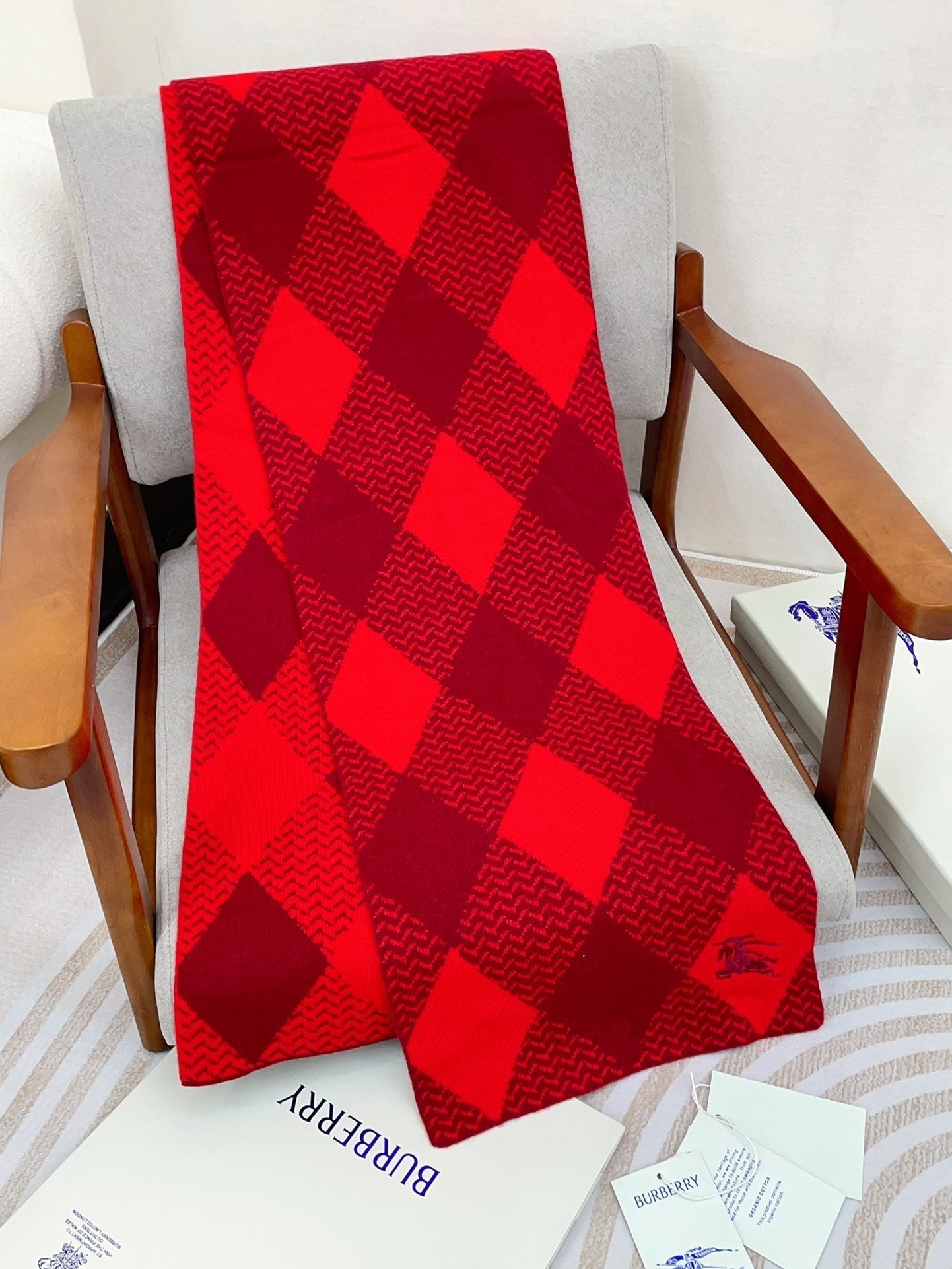 BURBERRY ARGYLE WOOL SCARF 190 CM CHERRY RED 394597