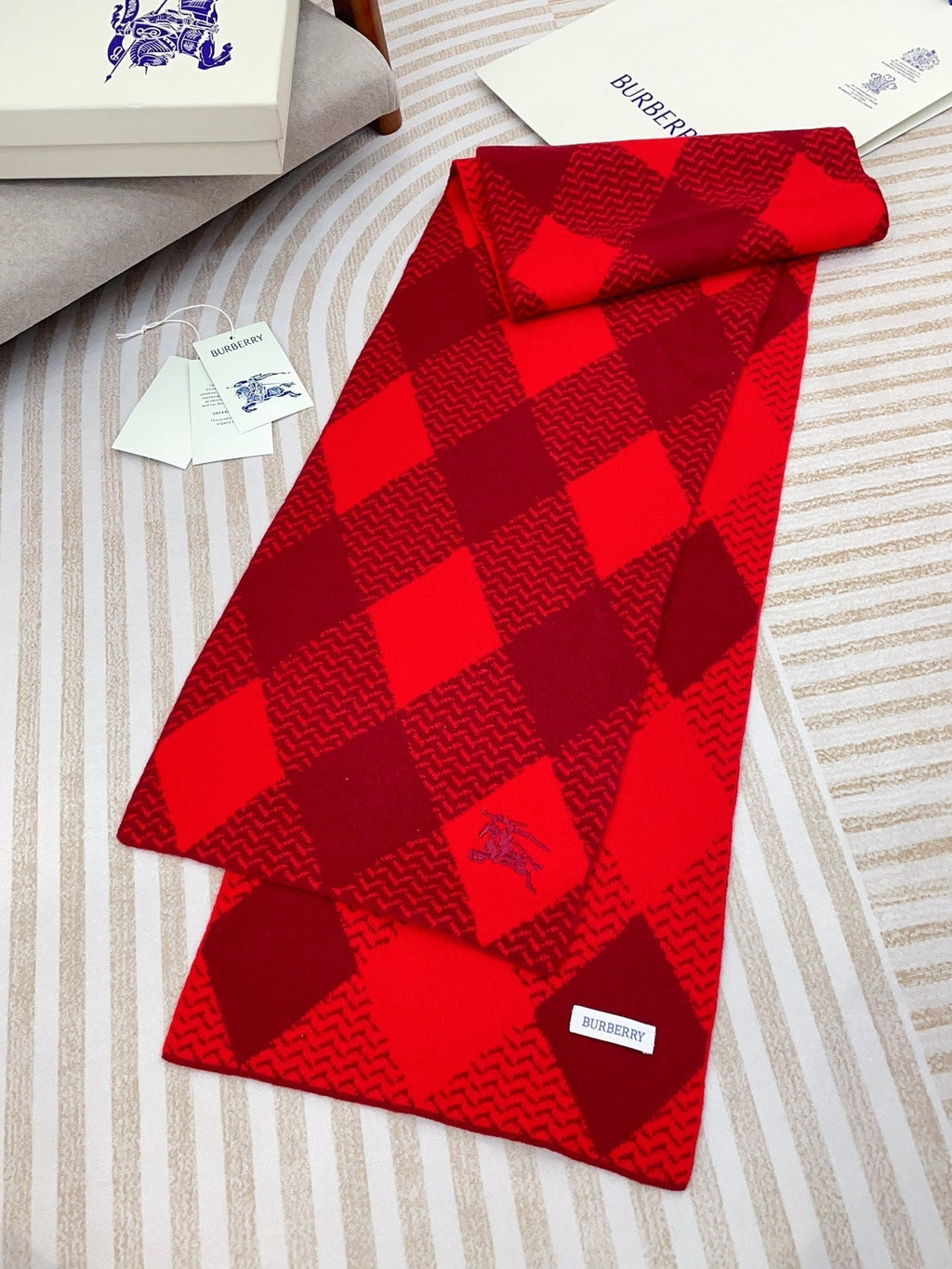 BURBERRY ARGYLE WOOL SCARF 190 CM CHERRY RED 394597