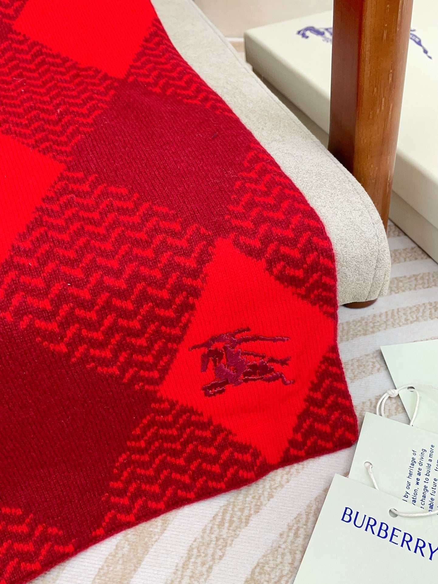BURBERRY ARGYLE WOOL SCARF 190 CM CHERRY RED 394597