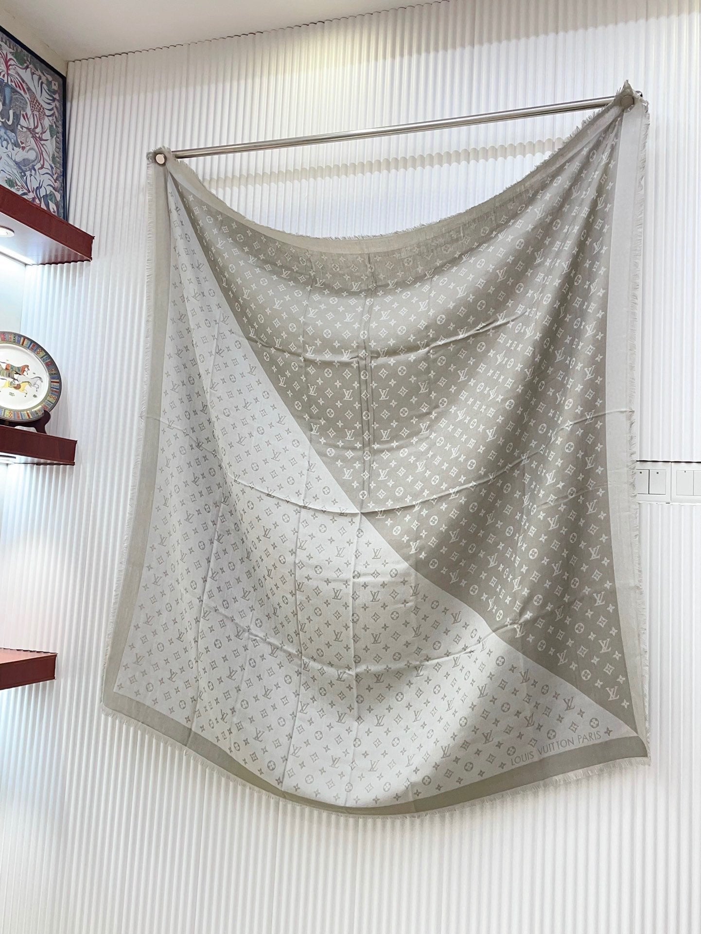 LOUIS VUITTON DUOGRAM SCARF 140 CM IN LIGHT GRAY SILK 396240