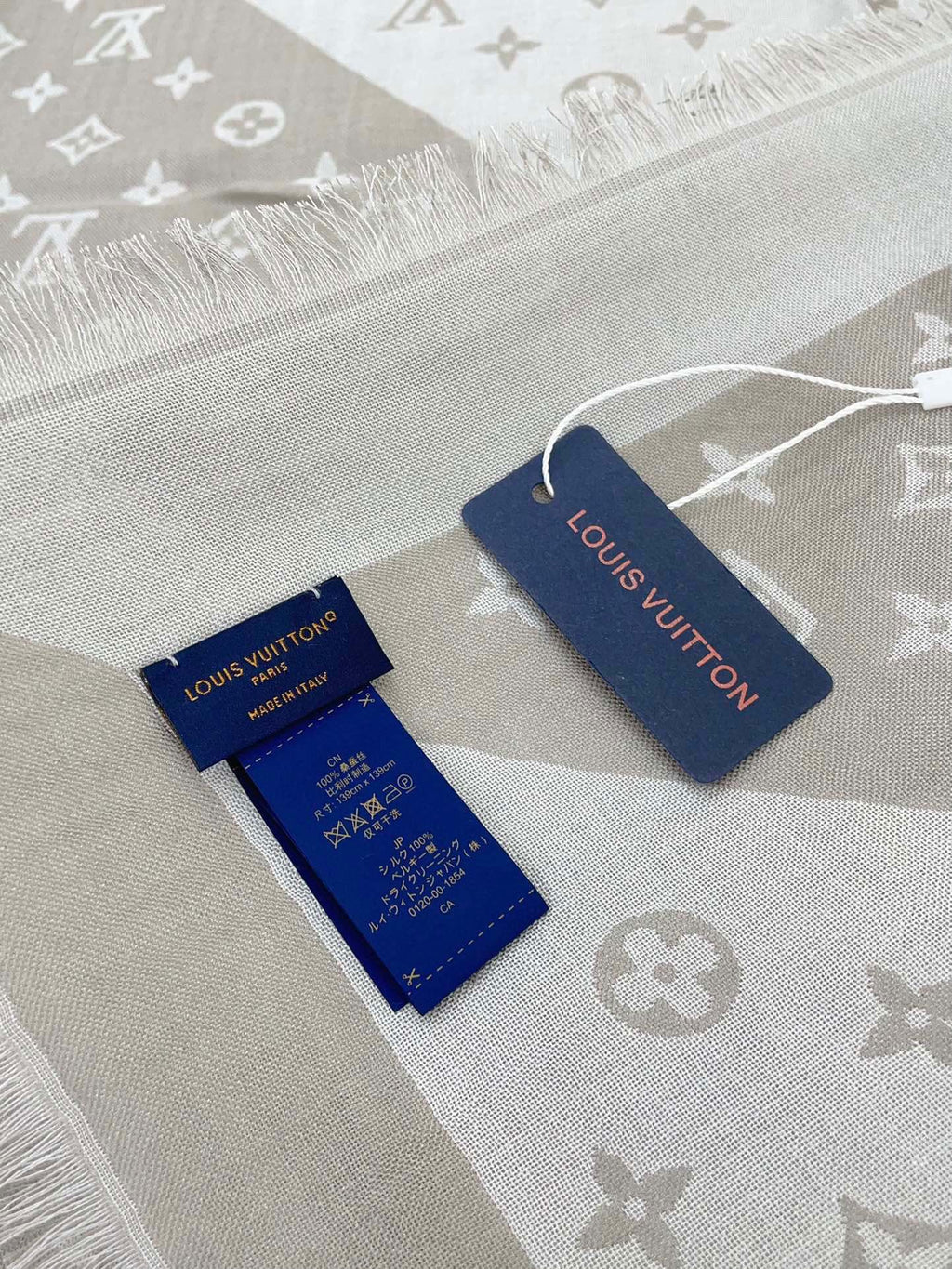 LOUIS VUITTON DUOGRAM SCARF 140 CM IN LIGHT GRAY SILK 396240