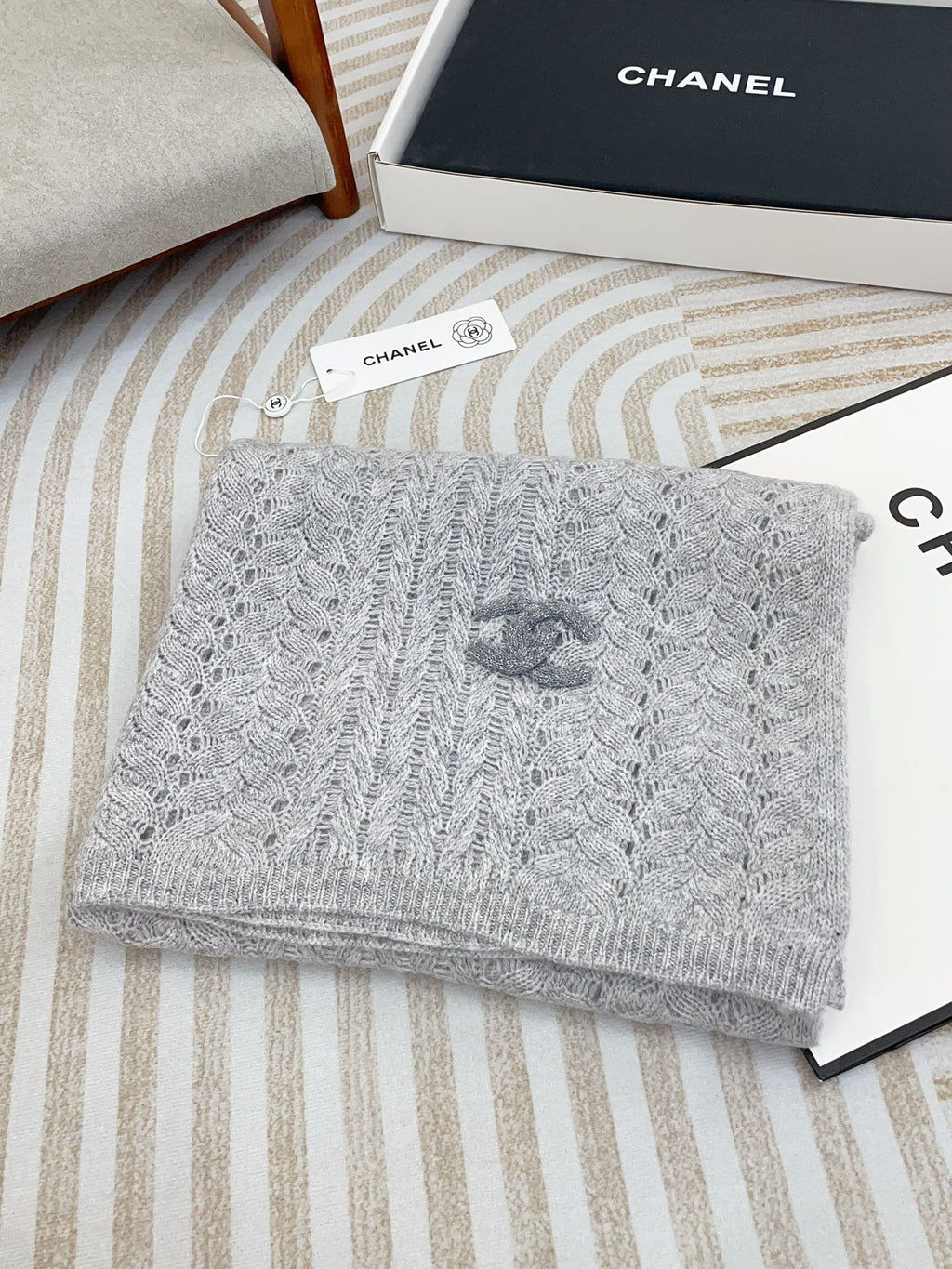 CHANEL SCARF 190 CM IN CLOUD GRAY CASHMERE 396247