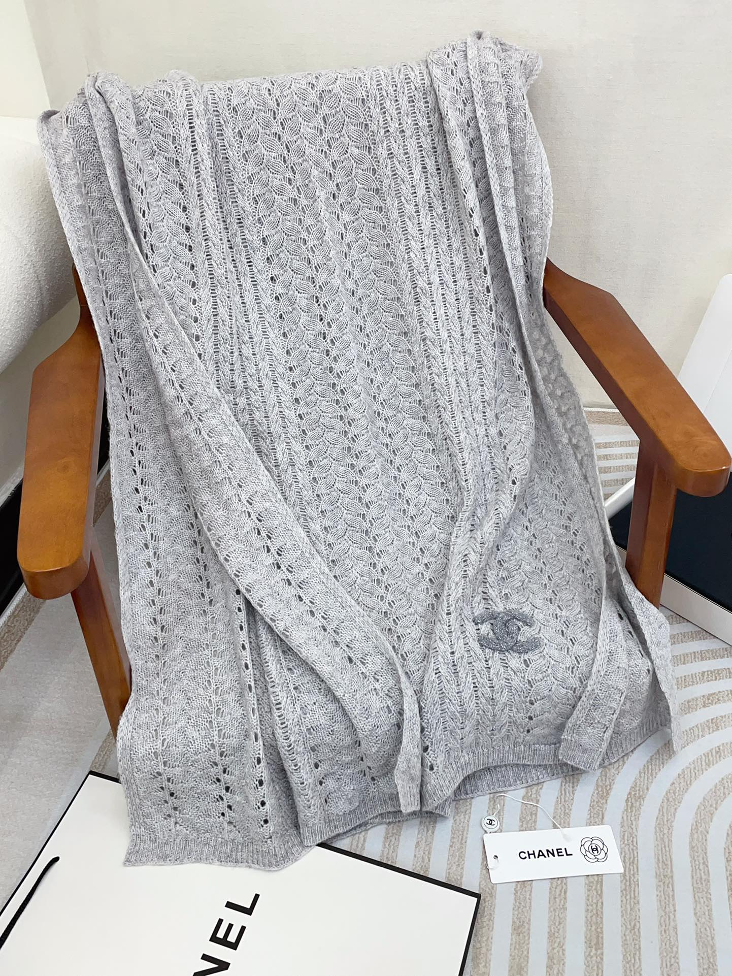 CHANEL SCARF 190 CM IN CLOUD GRAY CASHMERE 396247
