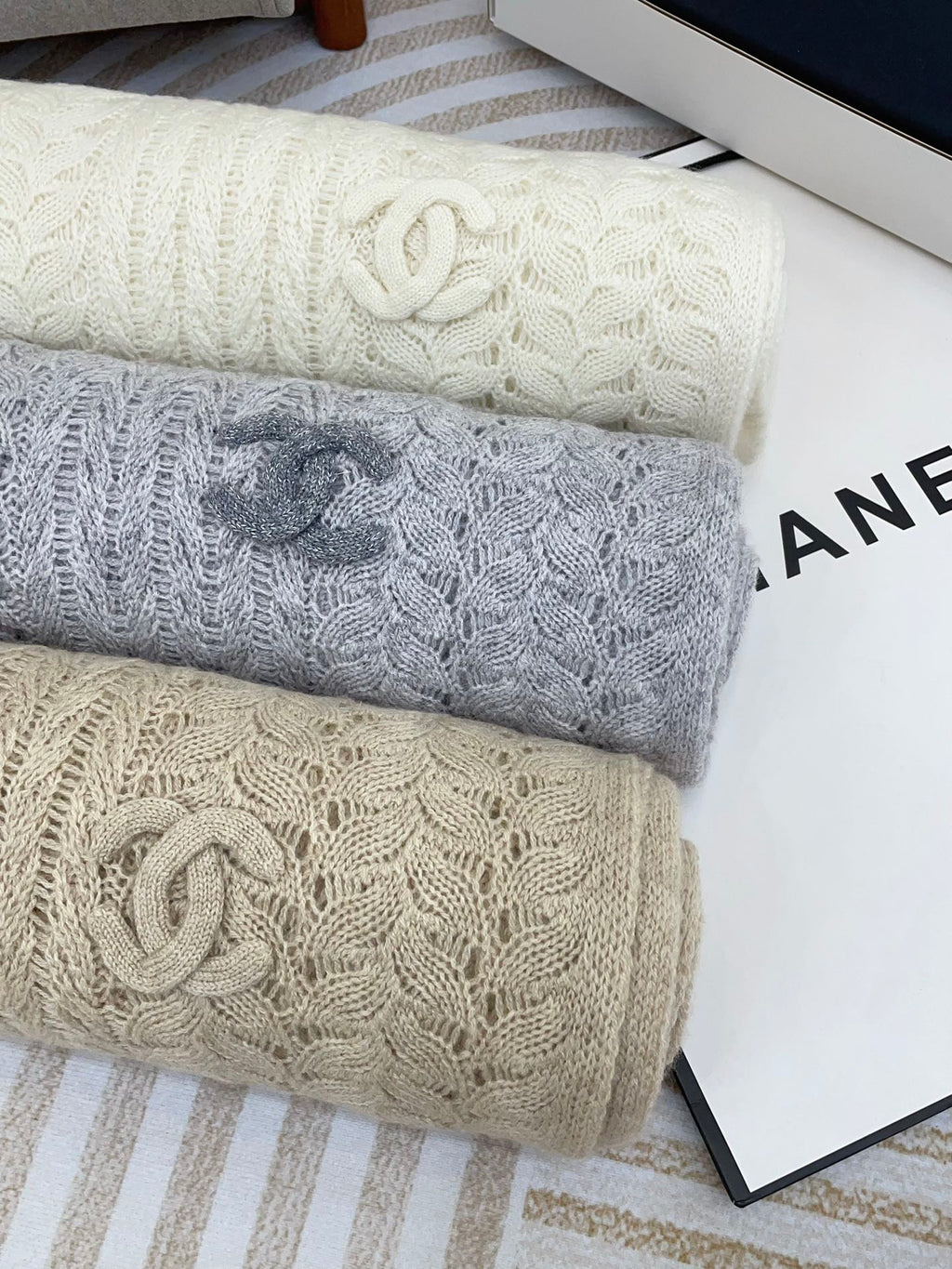 CHANEL SCARF 190 CM IN CLOUD GRAY CASHMERE 396247