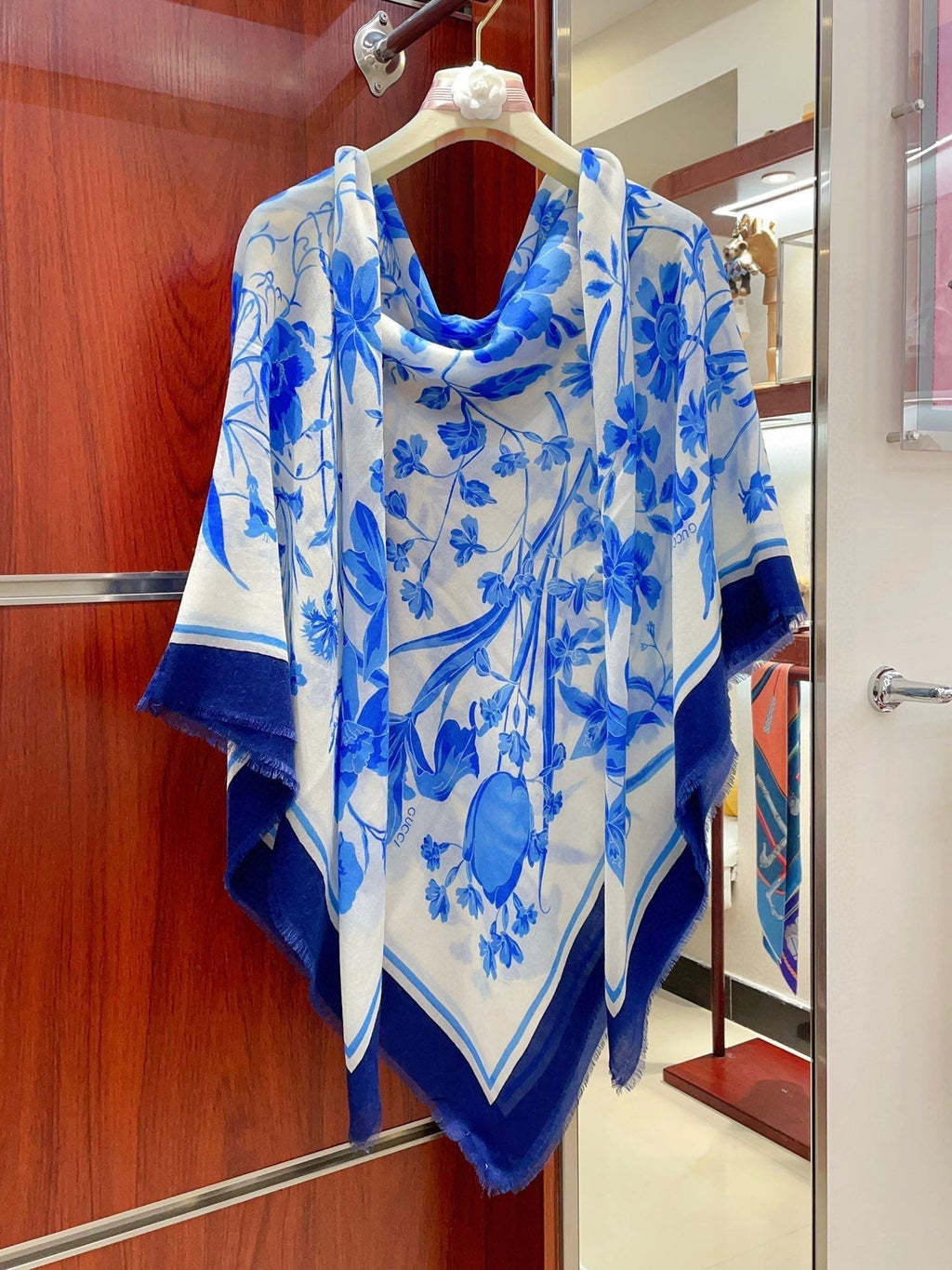 GUCCI SQUARE SCARF 140 CM IN MAYA BLUE CASHMERE 398257