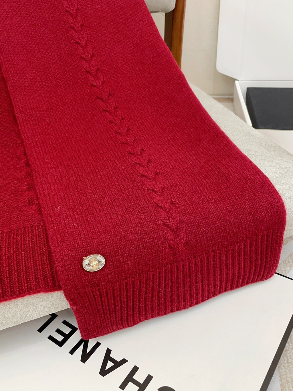 CHANEL SCARF 180 CM IN RUBY RED CASHMERE 398266