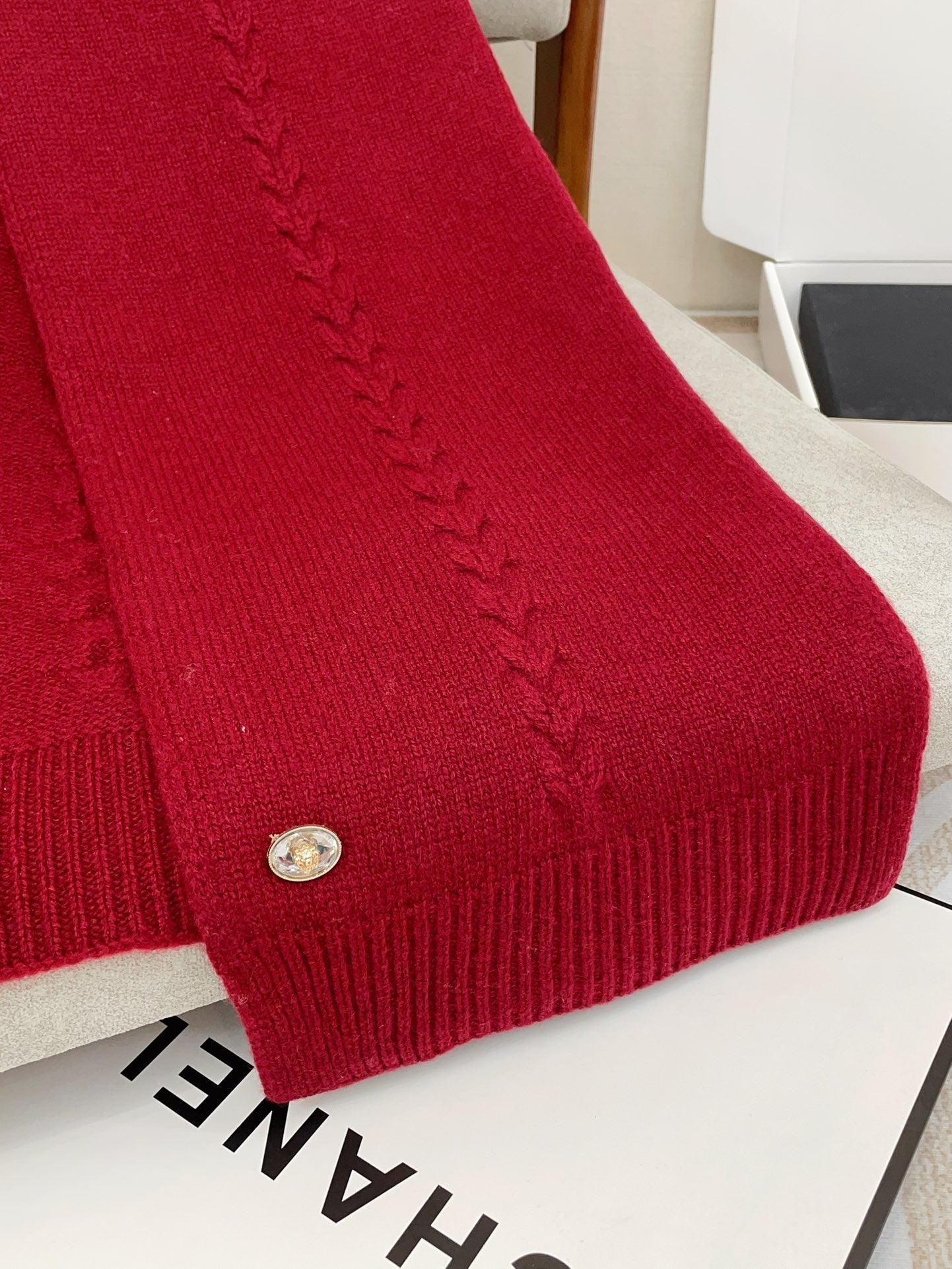 CHANEL SCARF 180 CM IN RUBY RED CASHMERE 398266