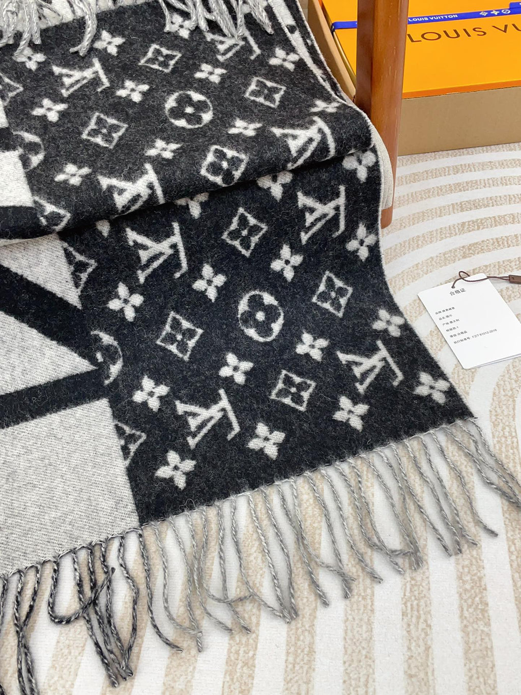 LOUIS VUITTON MONOGRAM SCARF 210 CM IN BLACK MIX WHITE CASHMERE 398283