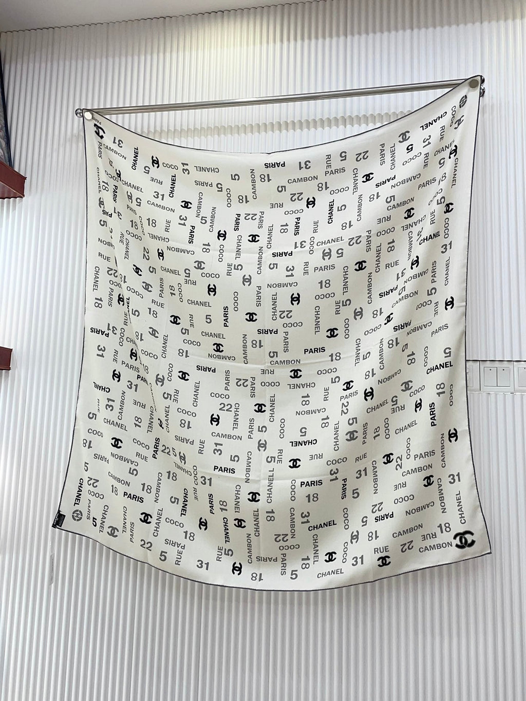 CHANEL SQUARE SCARF 140 CM IN WHITE MONOGRAM CASHMERE 401158