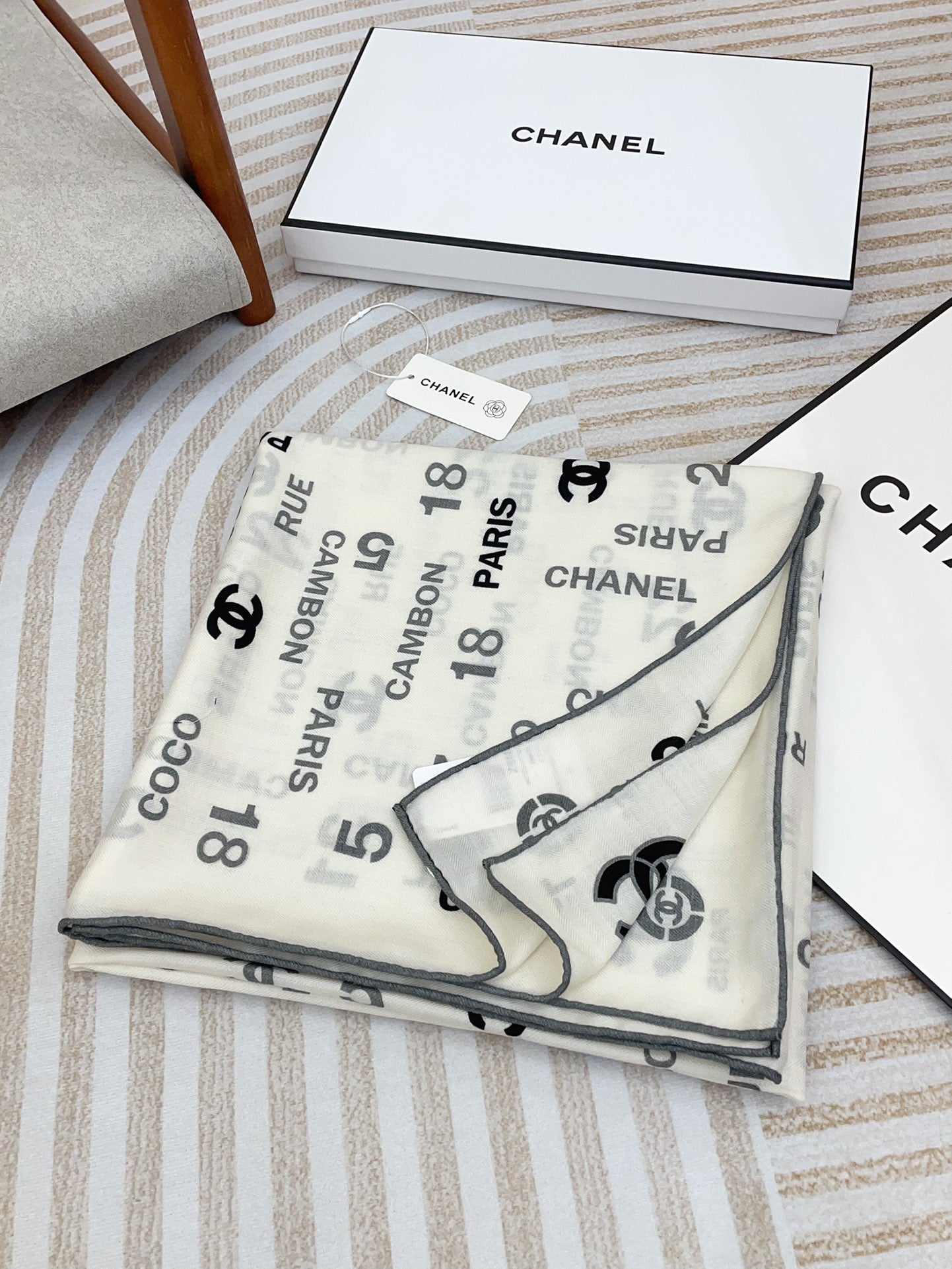 CHANEL SQUARE SCARF 140 CM IN WHITE MONOGRAM CASHMERE 401158