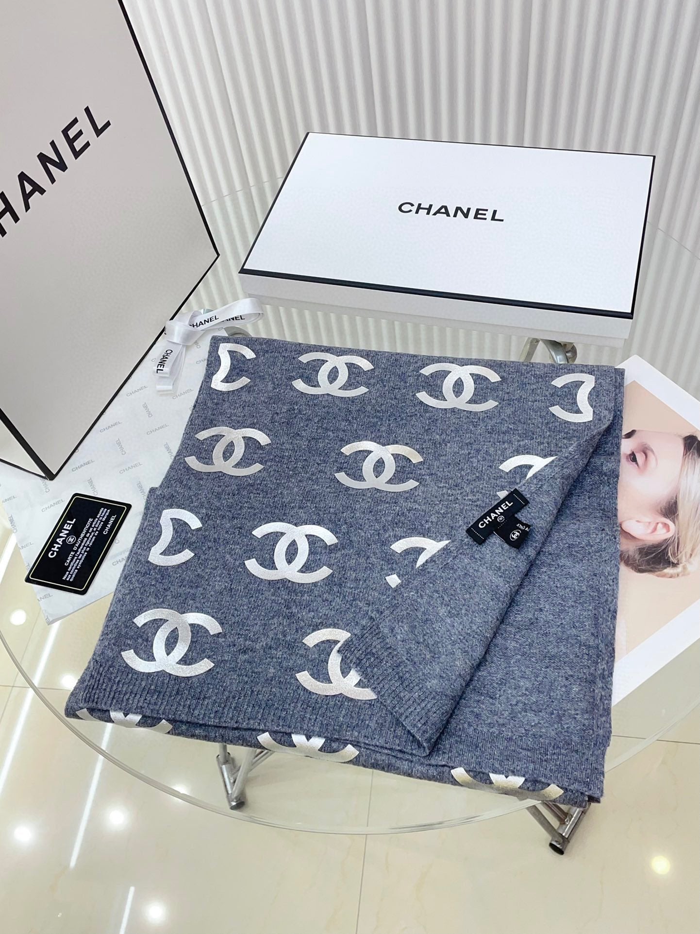 CHANEL SCARF 190 CM IN COOL GRAY CASHMERE WITH SILVER LOGO 401170