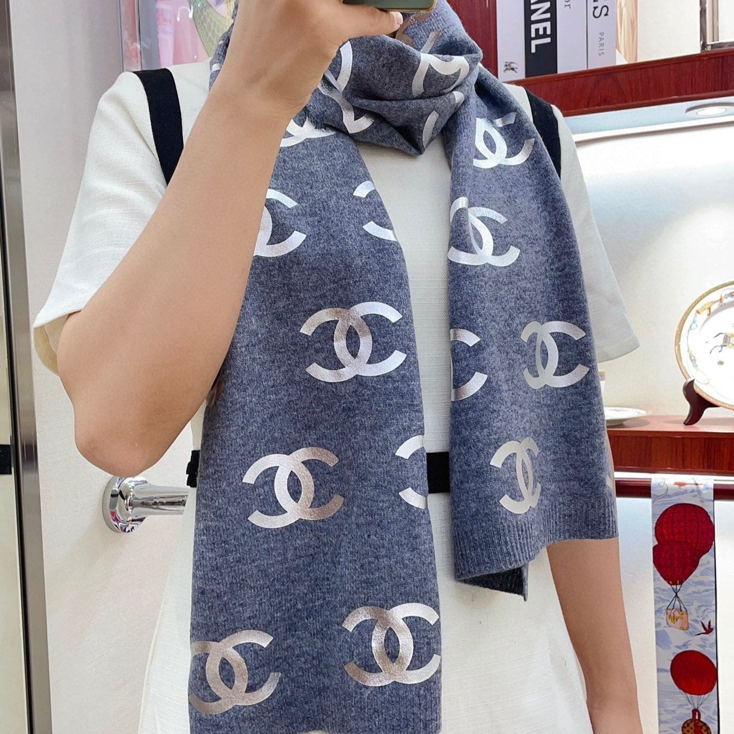 CHANEL SCARF 190 CM IN COOL GRAY CASHMERE WITH SILVER LOGO 401170