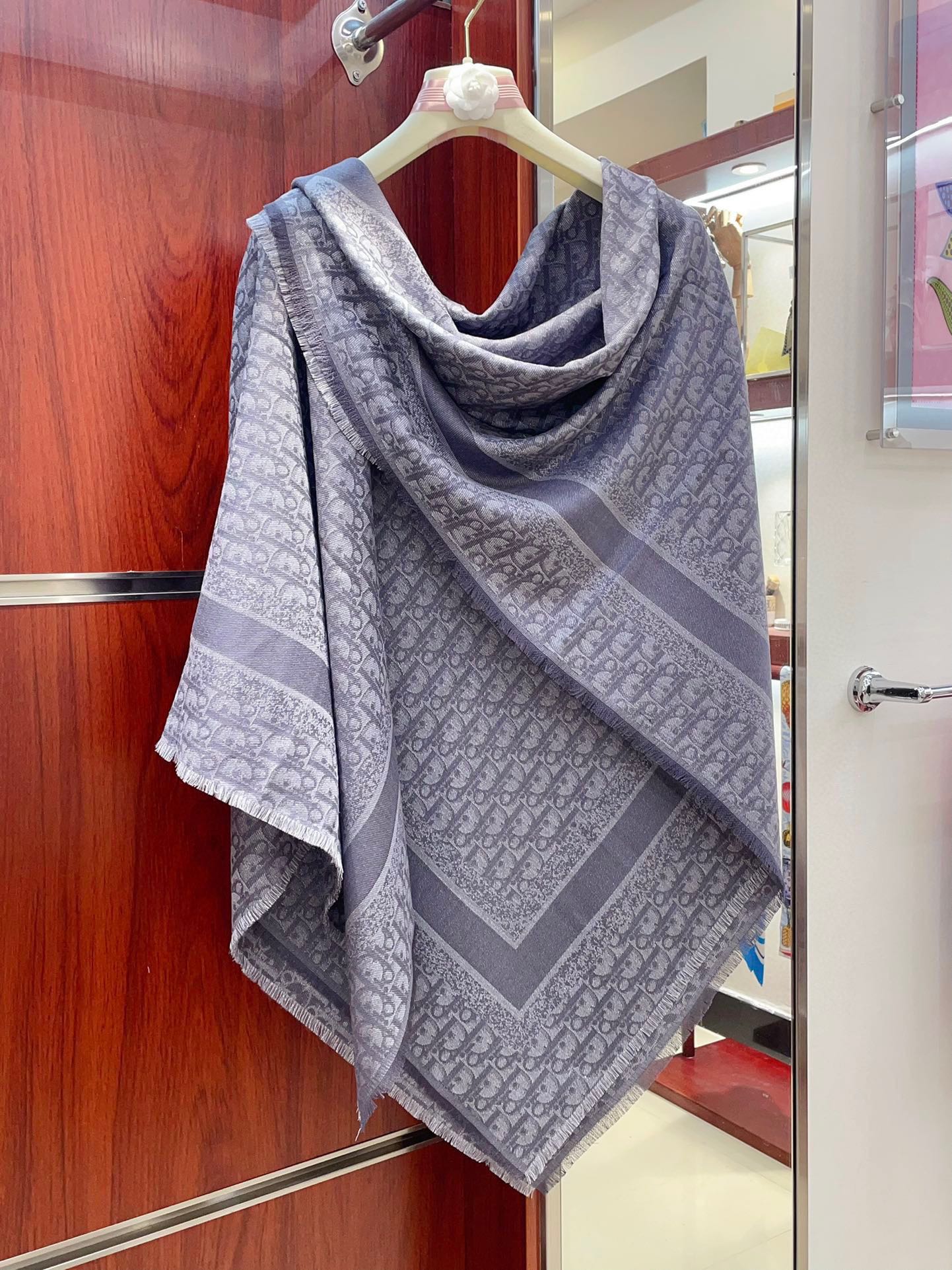 DIOR SQUARE SCARF 140 CM IN COOL GRAY WOOL AND SILK  408661