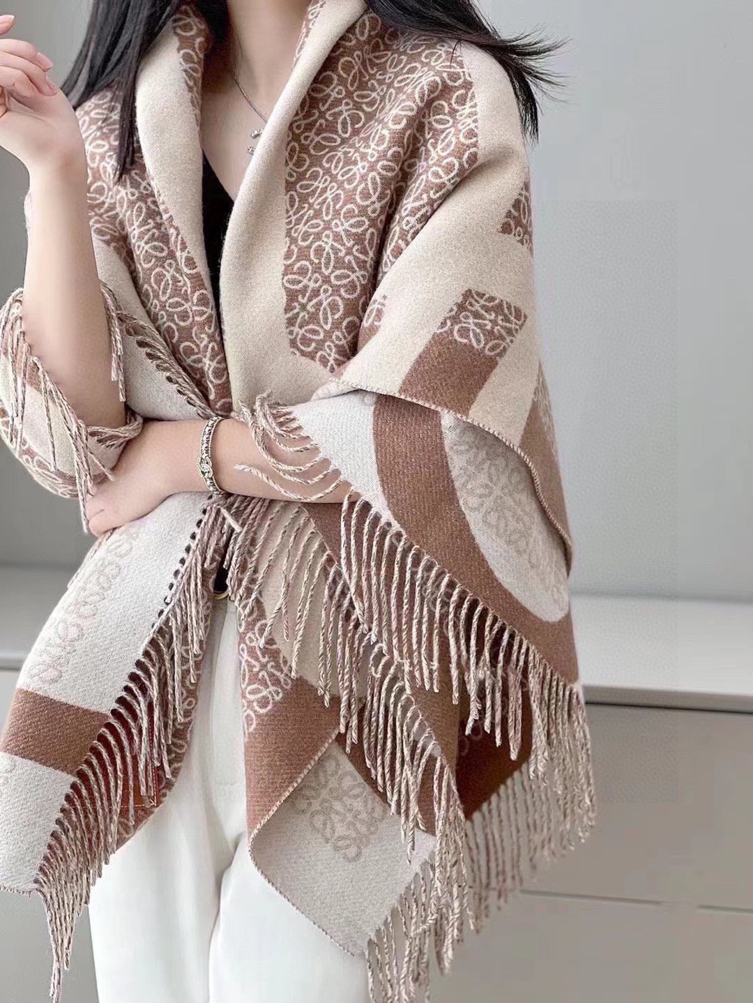 LOEWE ANAGRAM SCARF 140 CM IN CAMEL BEIGE WOOL 410213